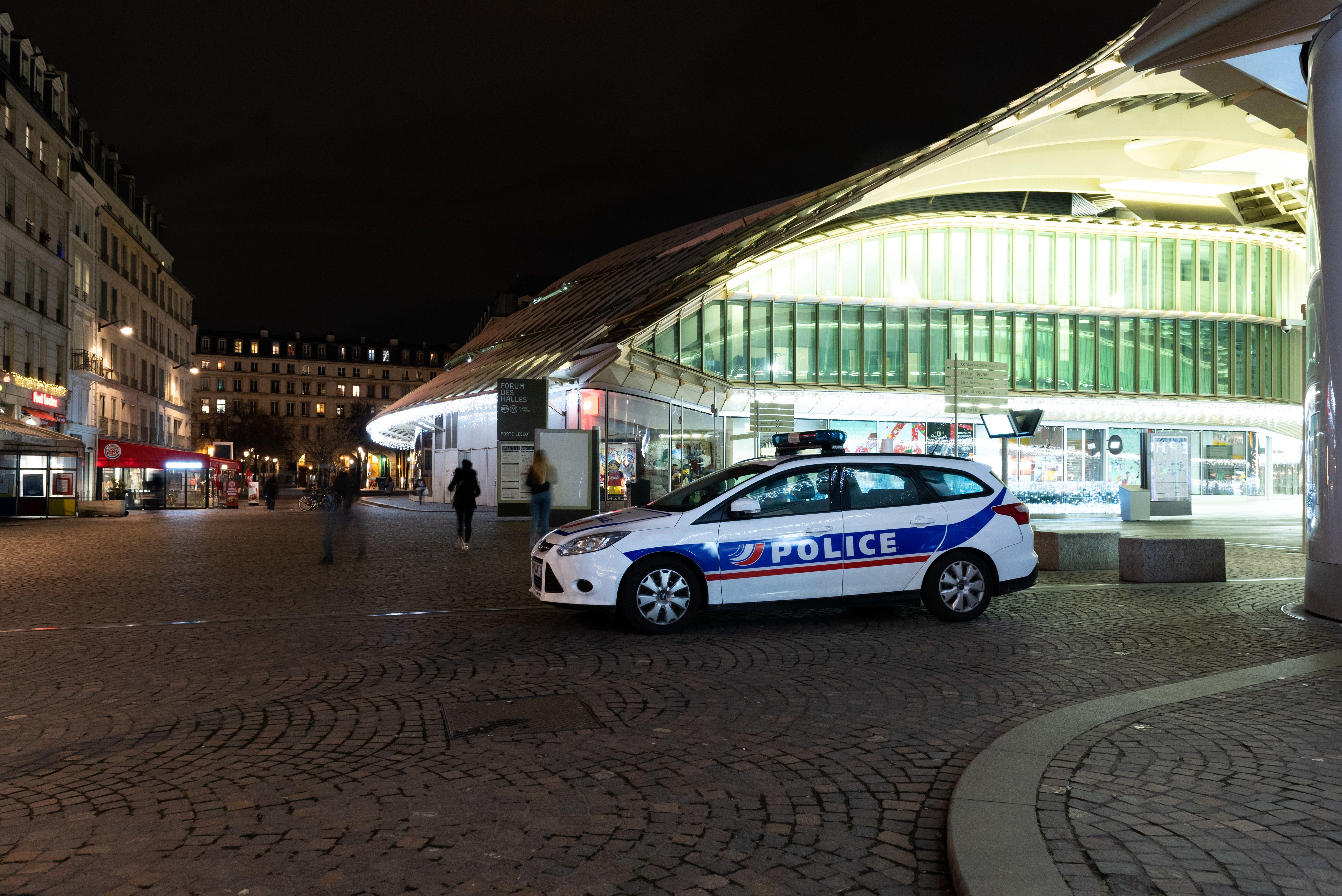 Paris : un homme grièvement blessé au couteau après une violente bagarre aux Halles