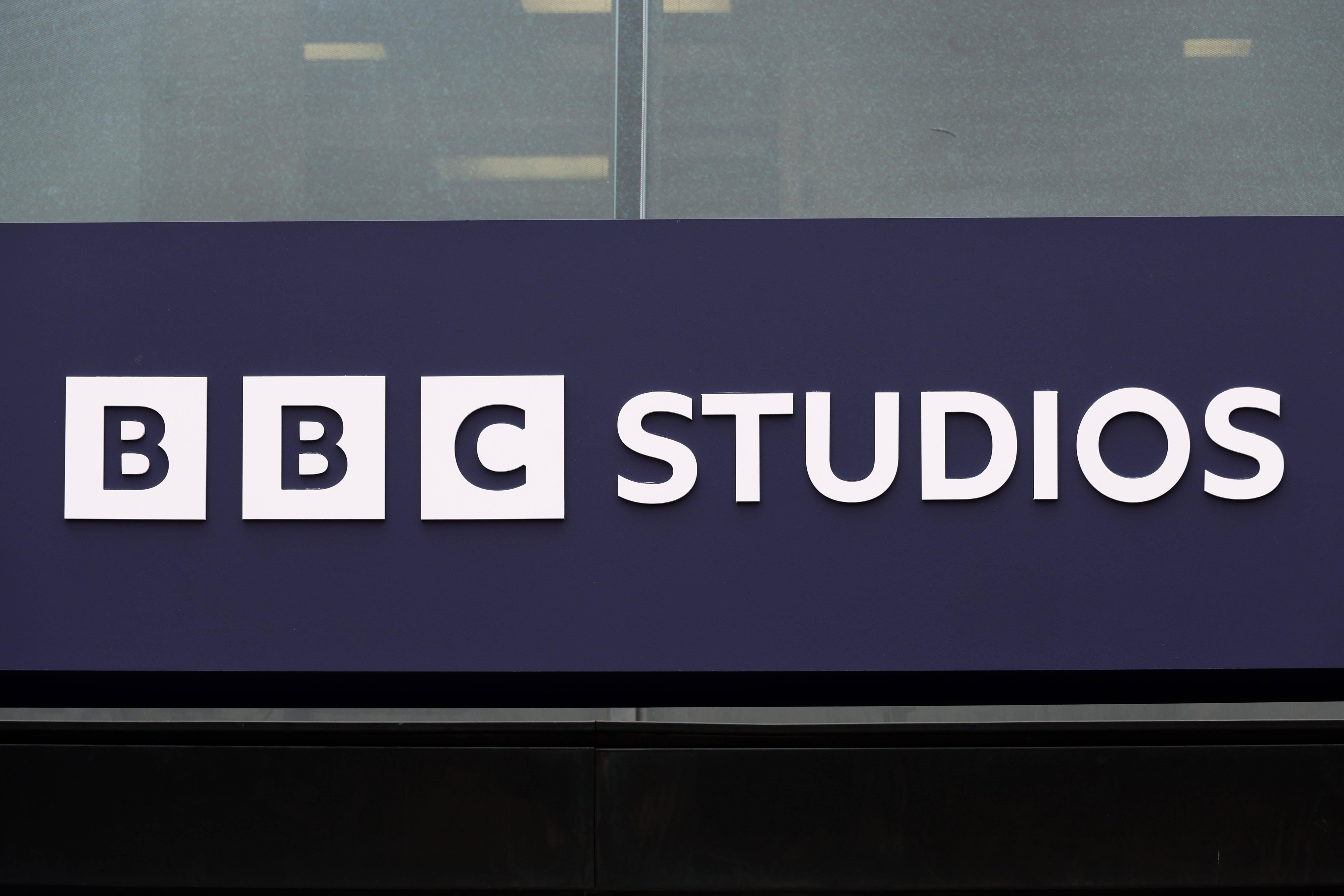 Polémique à la BBC : un documentaire sur Gaza retiré après la révélation du lien du narrateur avec le Hamas