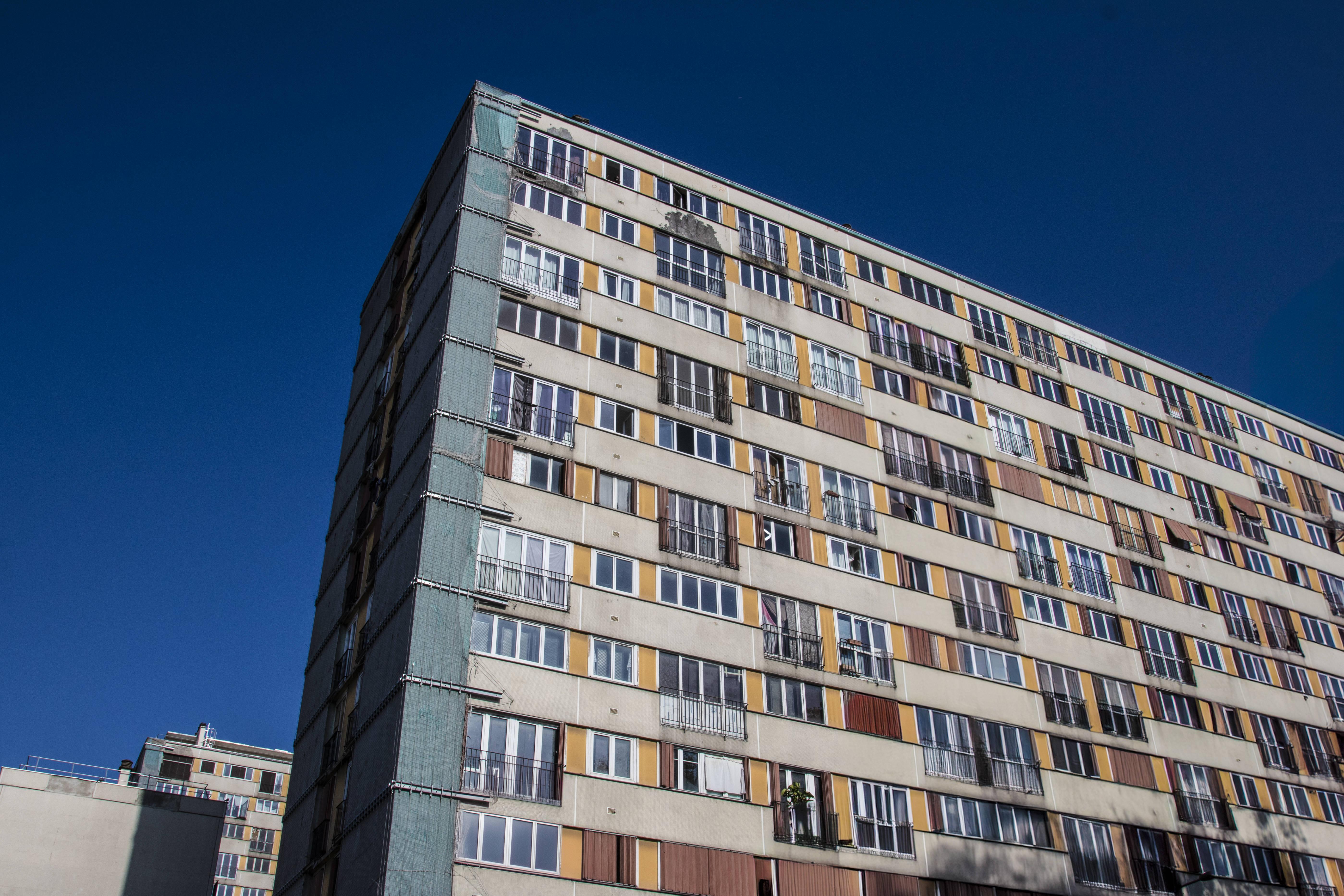 Franconville : la justice annule l’expulsion de deux délinquants de leur logement social, le maire LR fulmine