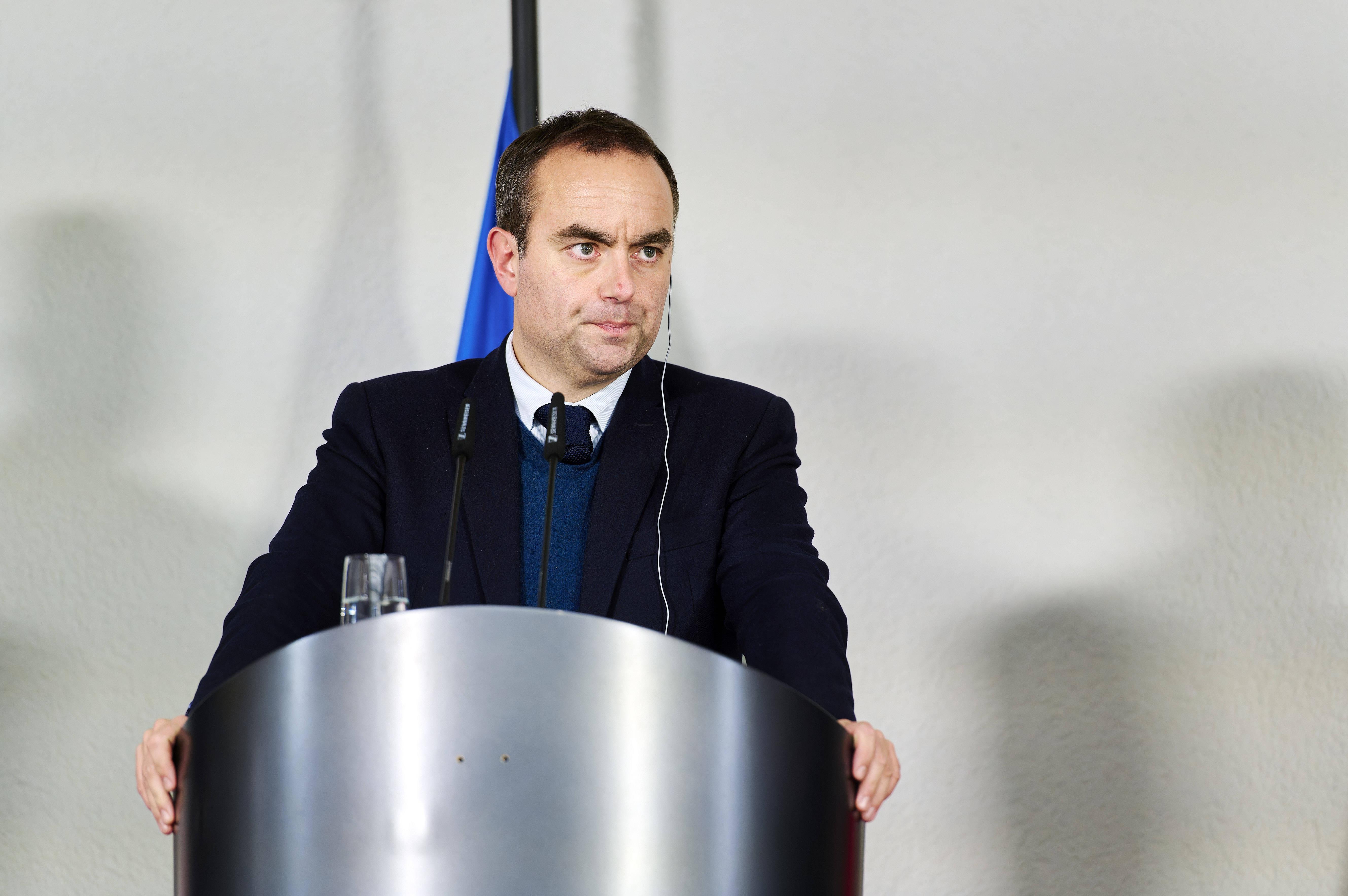 Menace de guerre : «La Russie est en situation de produire beaucoup de munitions», alerte Lecornu