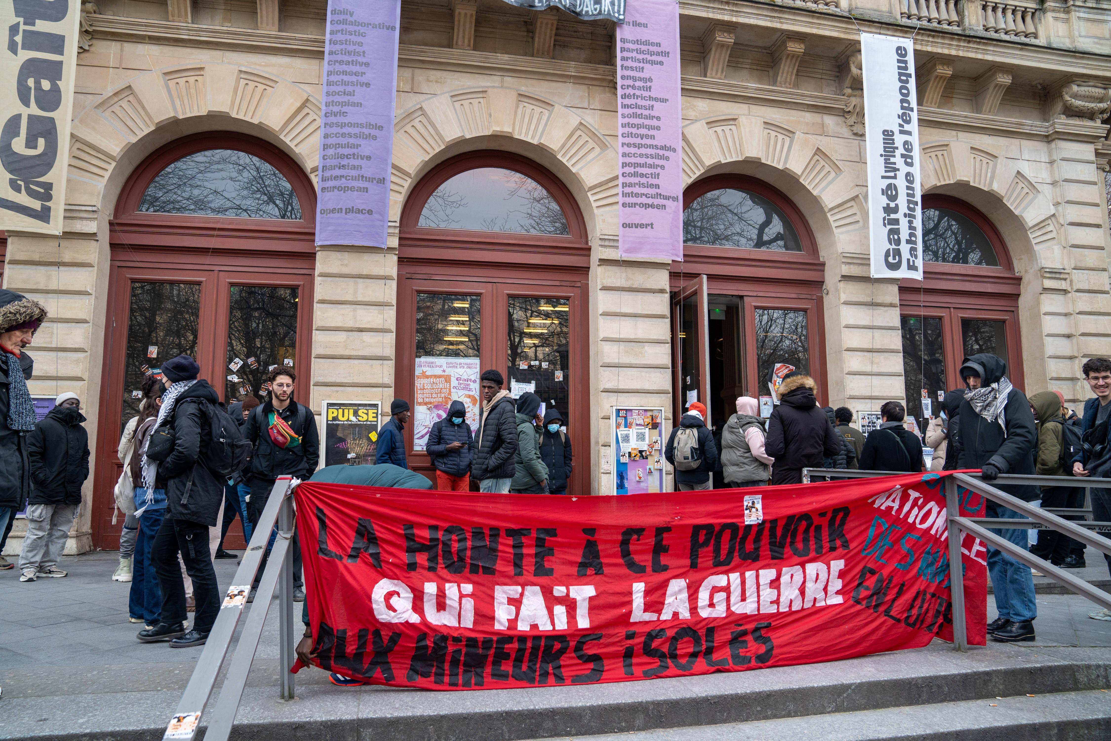 Paris : un journaliste de CNews agressé par des migrants devant la Gaîté Lyrique