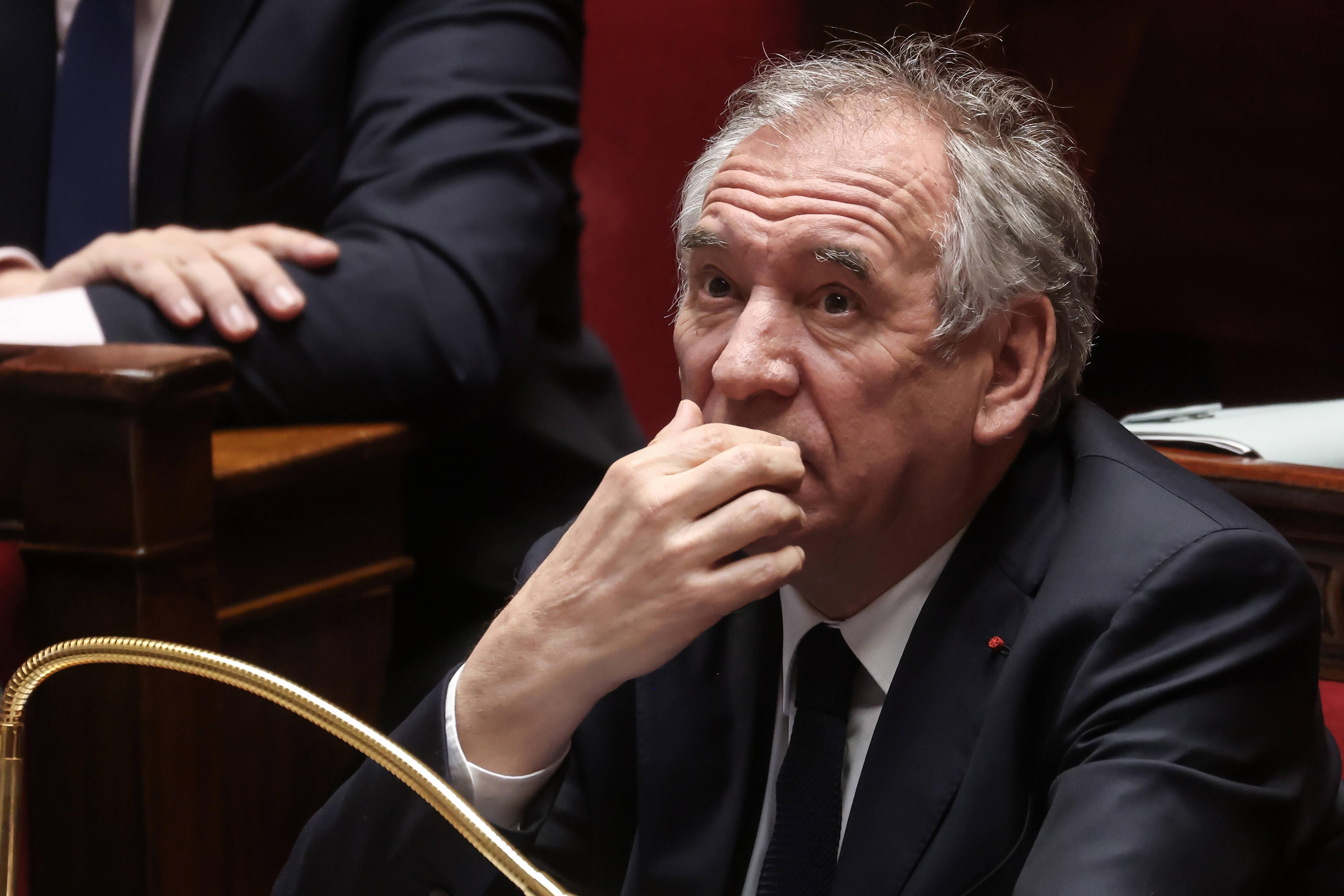 Identité nationale : un énième débat visant à gagner du temps pour François Bayrou ?