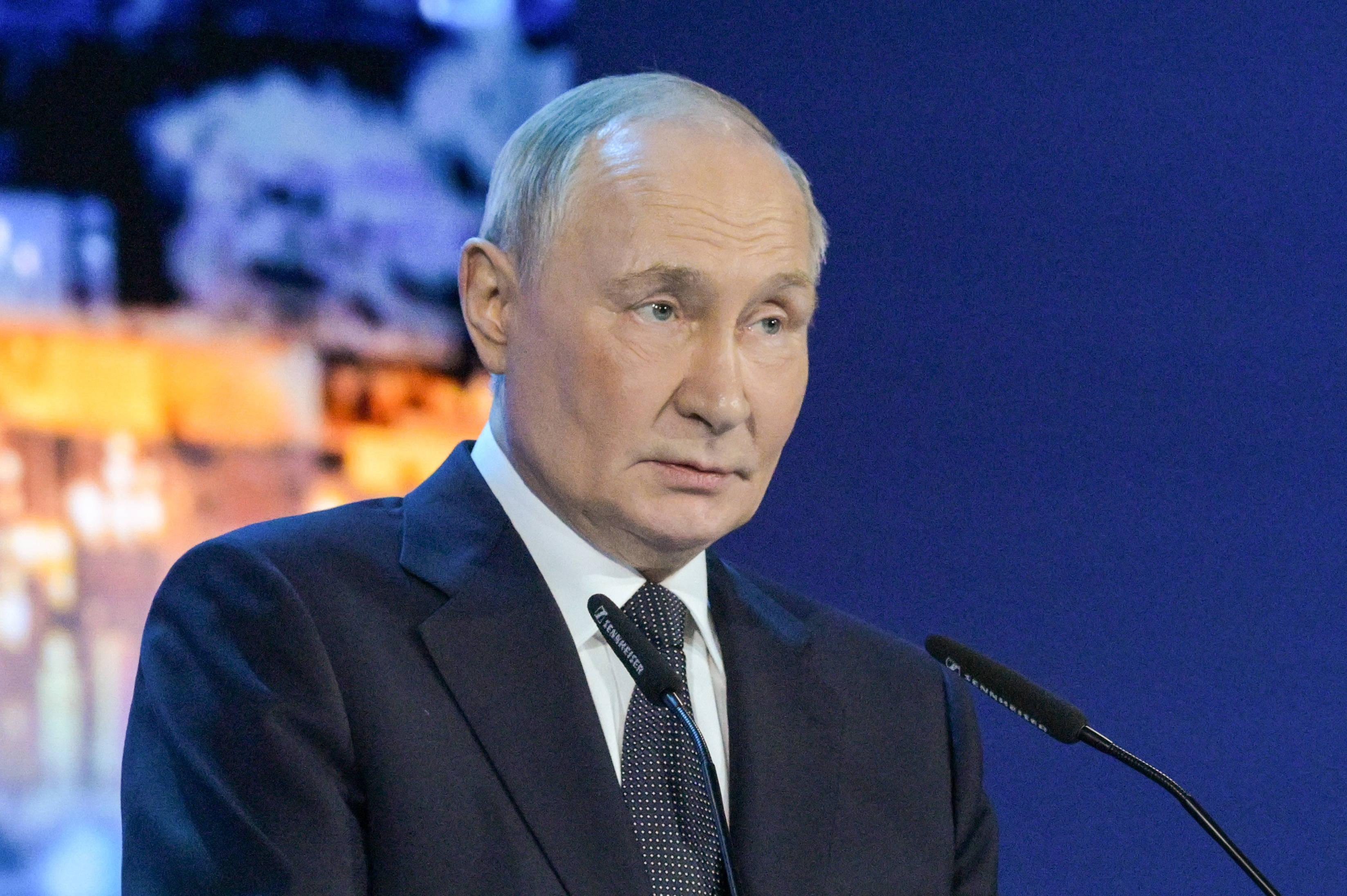 «Tremplin pour d’éventuels conflits» : Poutine réagit aux menaces de Trump sur le Groenland et expose sa vision pour l’Arctique