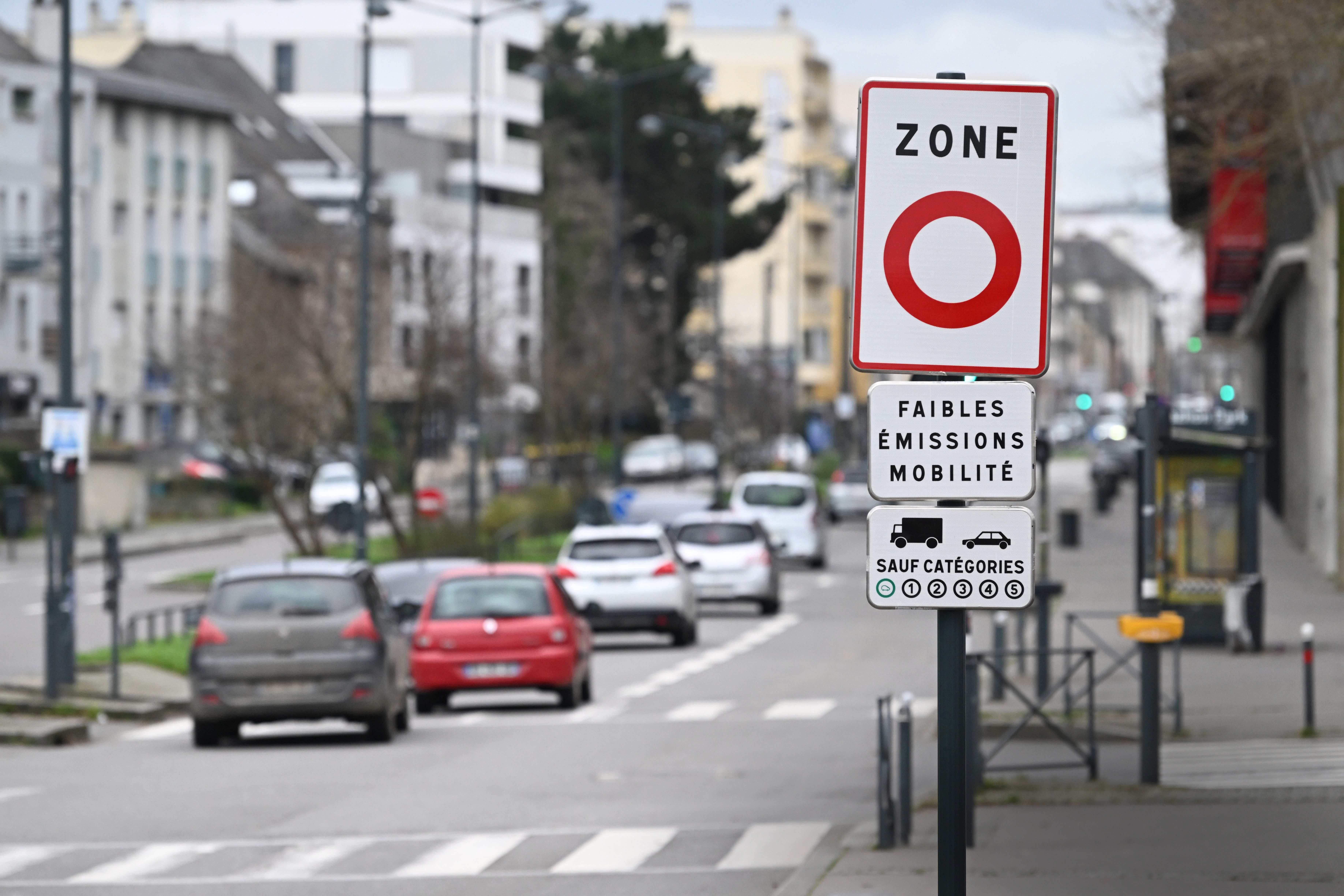 Zones à faibles émissions : la révolte des automobilistes fait reculer les élus