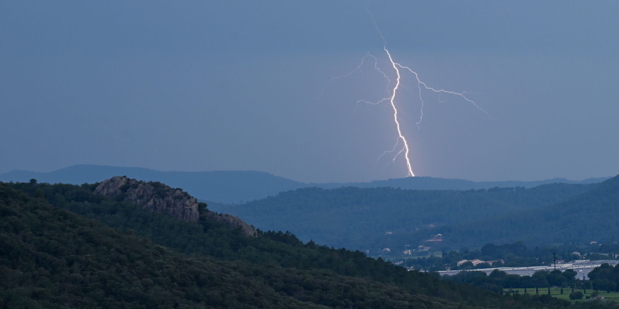 Tempête Olivier : orages, rafales de vent, averses… Quels départements sont concernés ce week-end ?