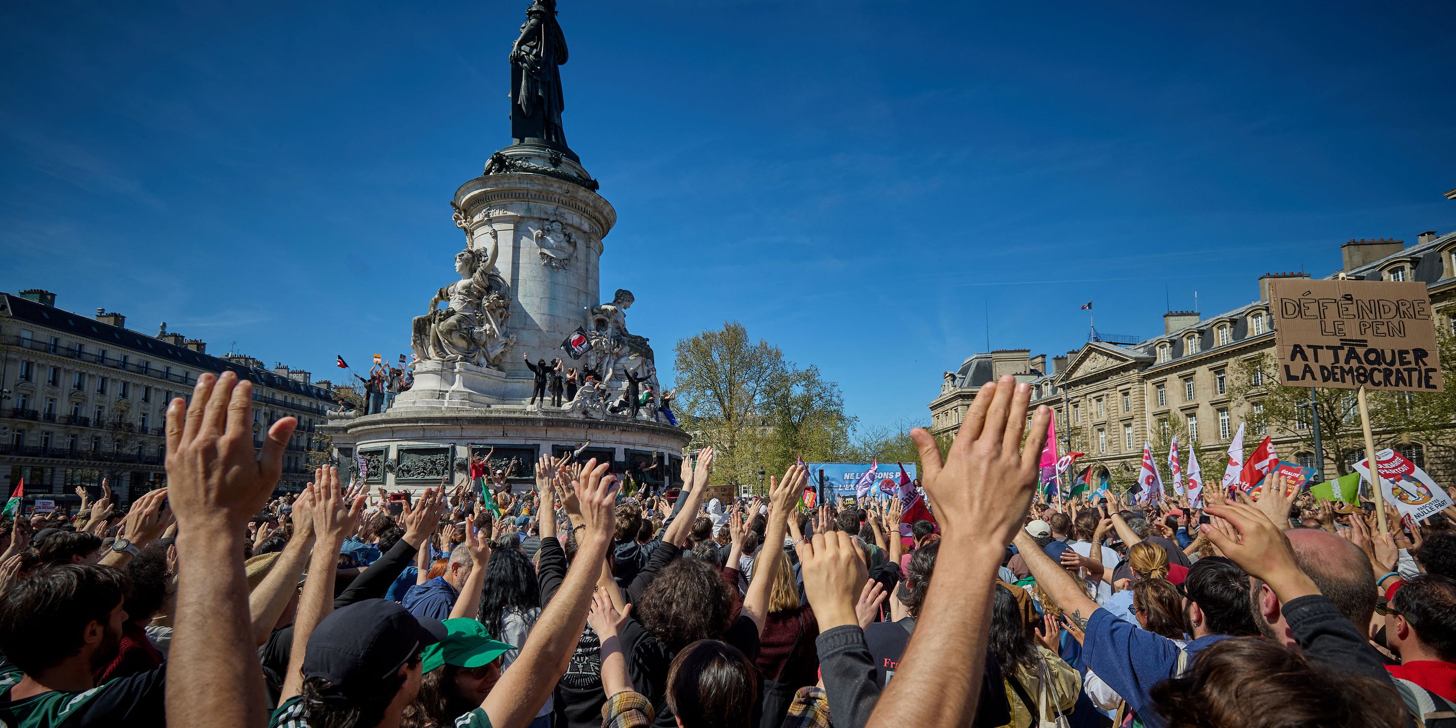 LFI et Écologistes rassemblés contre le RN, dans une manifestation aux allures pro-palestiniennes