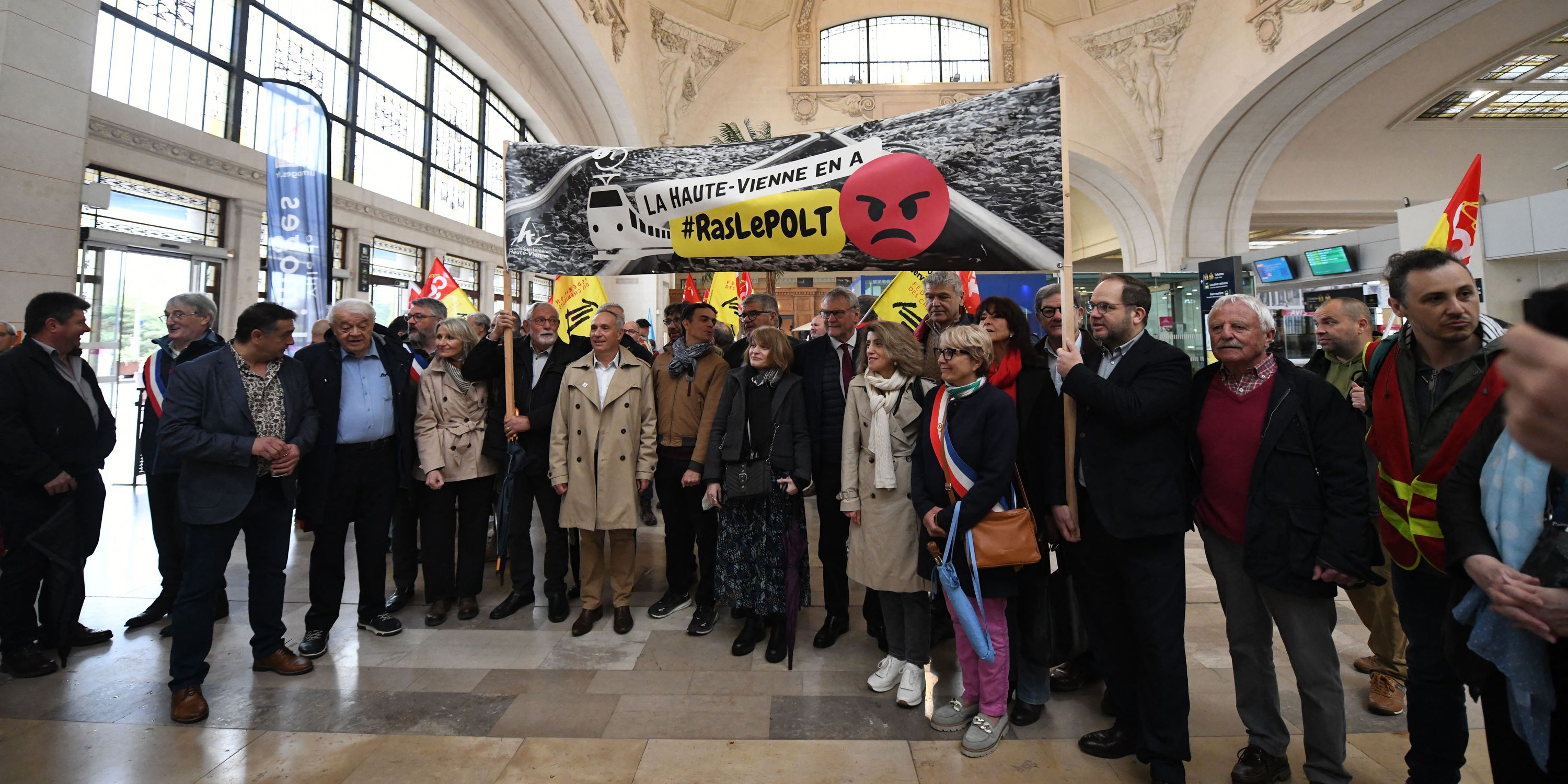 SNCF : élus et usagers en route pour Paris pour dénoncer la dégradation du service sur la ligne POLT
