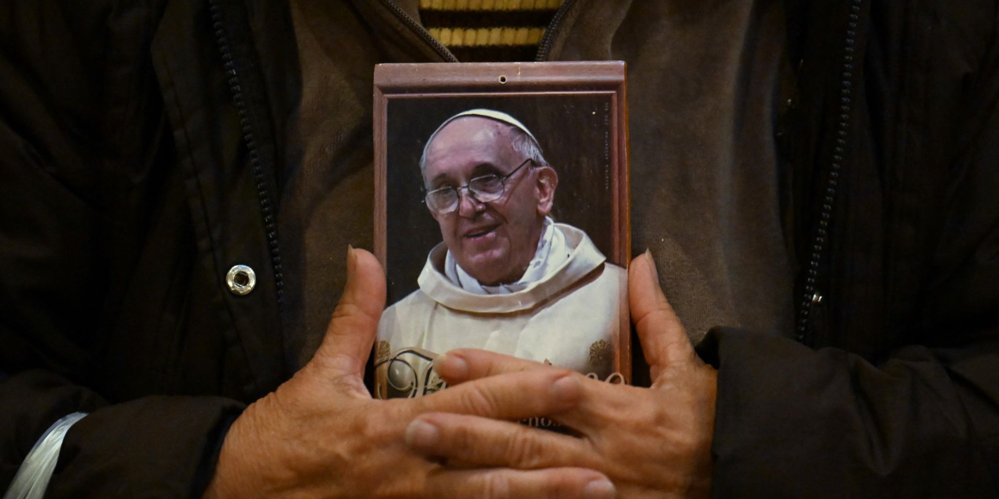 «Je suis heureuse de pouvoir être là pour son départ» : ces Français qui se rendent aux obsèques du pape François