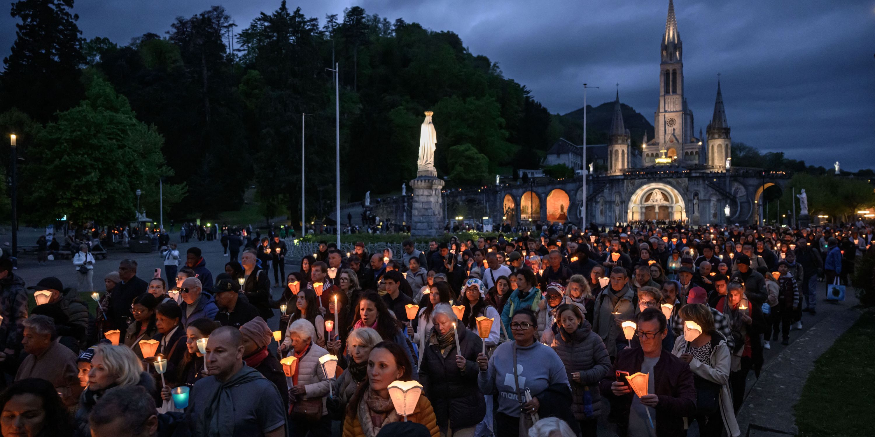 «Il dépassait ses fonctions» : à Lourdes, des fidèles partagés sur l’action du pape François