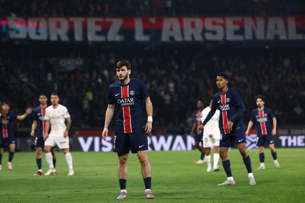 Ligue 1 : battu par Nice (1-3), le PSG rate le record d’invincibilité et ne rassure pas avant Arsenal