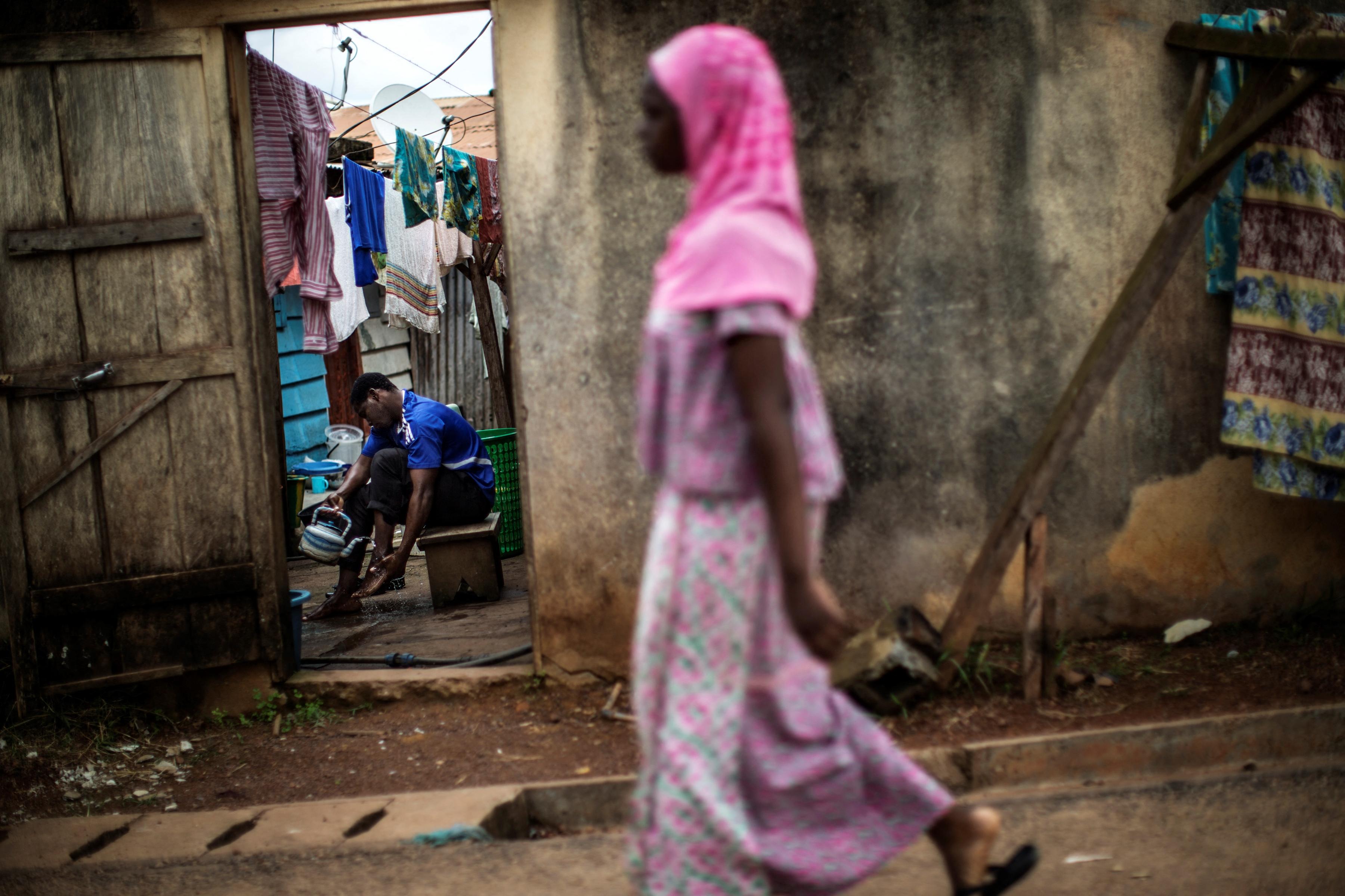 «Repassage des seins» : le témoignage bouleversant d’une femme victime de mutilations au Cameroun