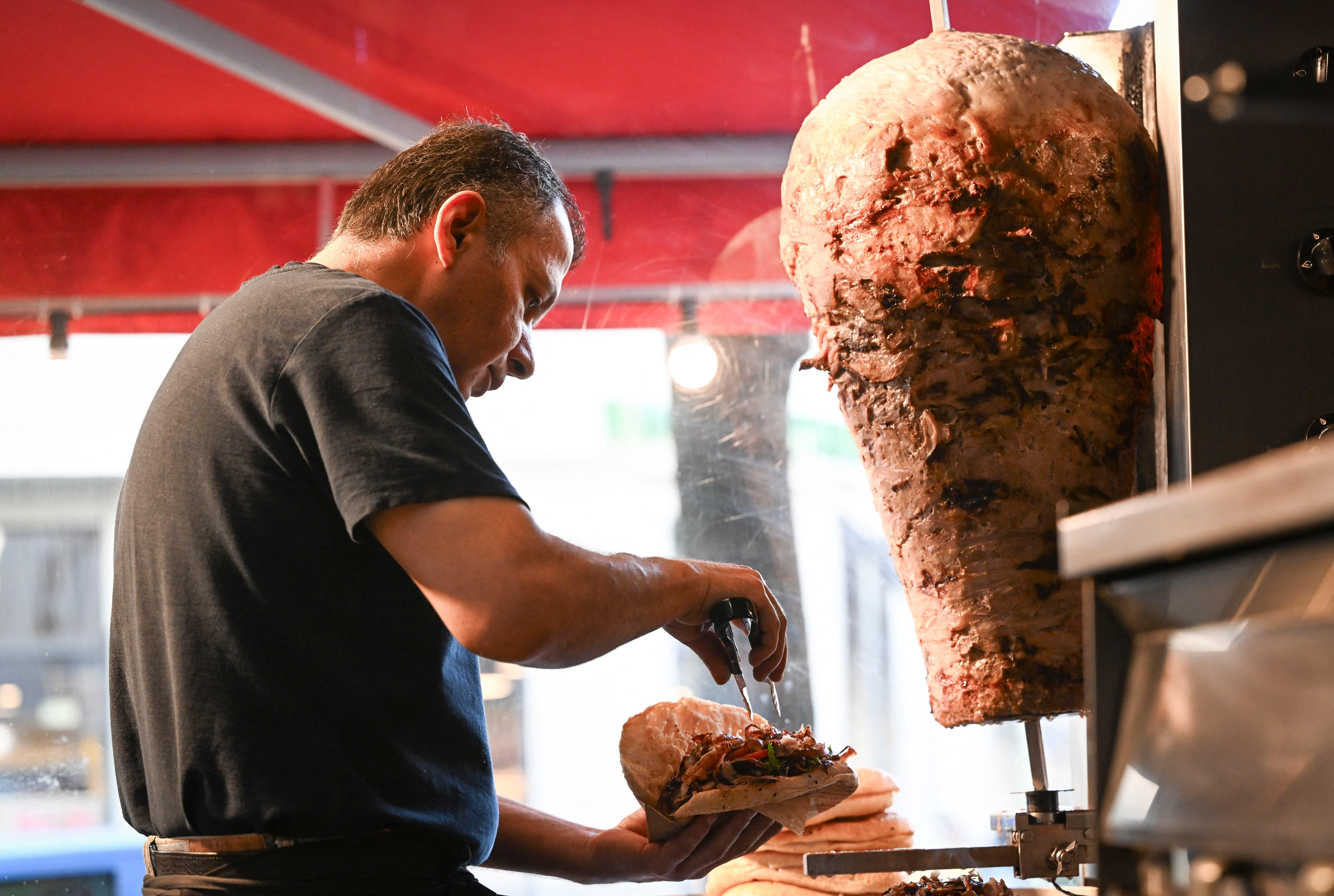 Explosion des kebabs en France : comment le sandwich turc a conquis le pays