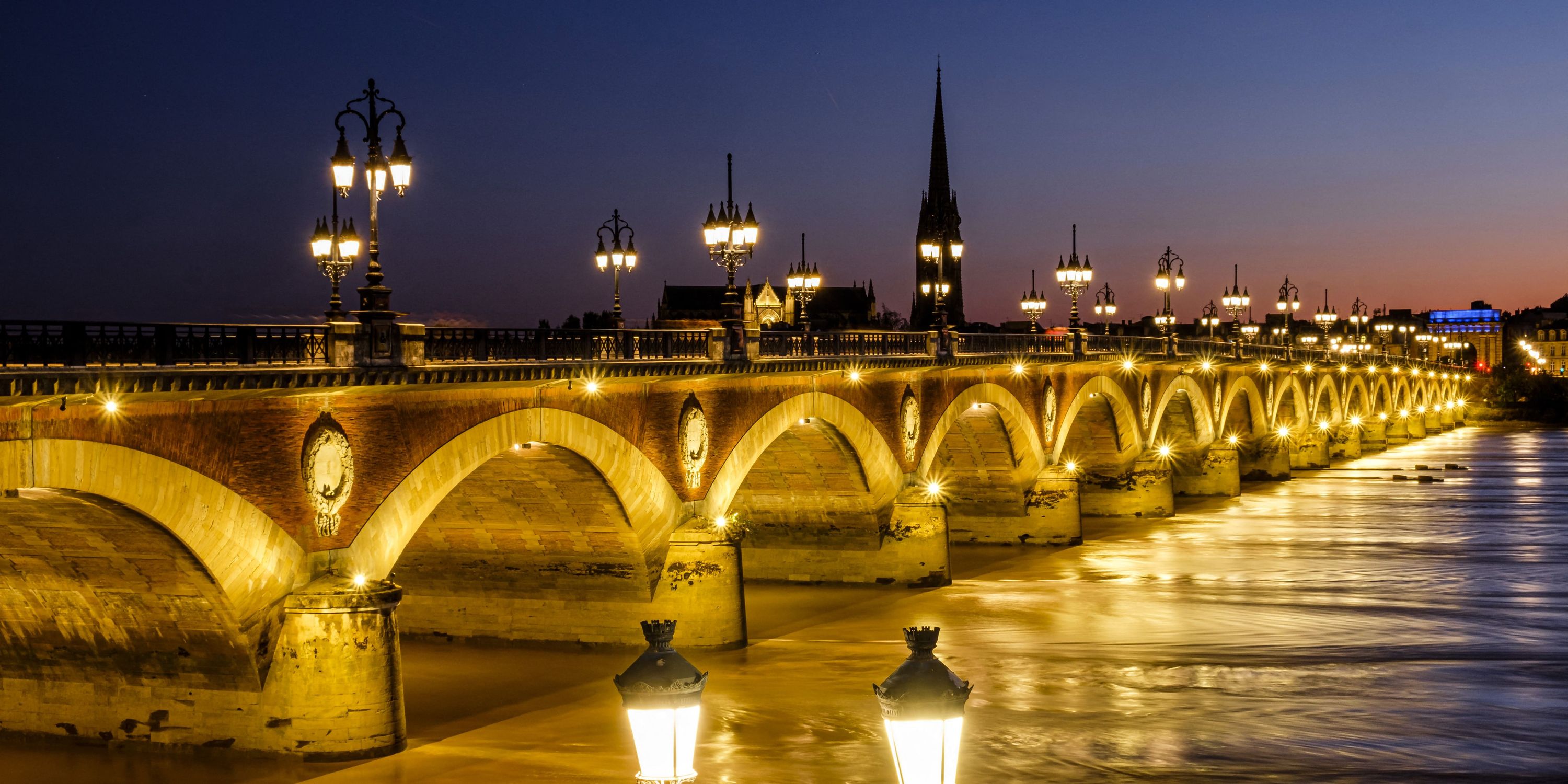 Le pont de pierre, premier pont de Bordeaux, va se refaire une beauté