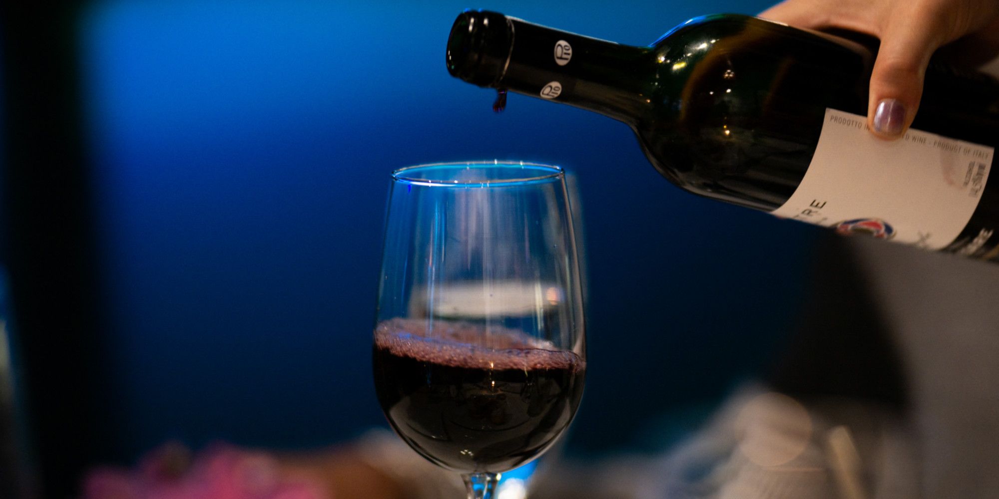 Entre inflation des bouteilles et nouveaux goûts, la consommation mondiale de vin au plus bas depuis 1961