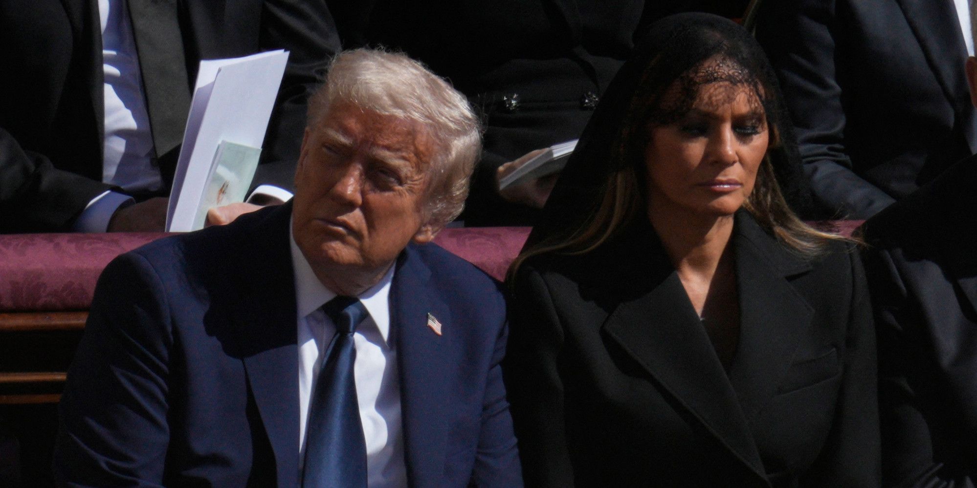 Une «fausse Mélania» aux côtés de Donald Trump aux obsèques du pape ? La théorie refait surface aux États-Unis