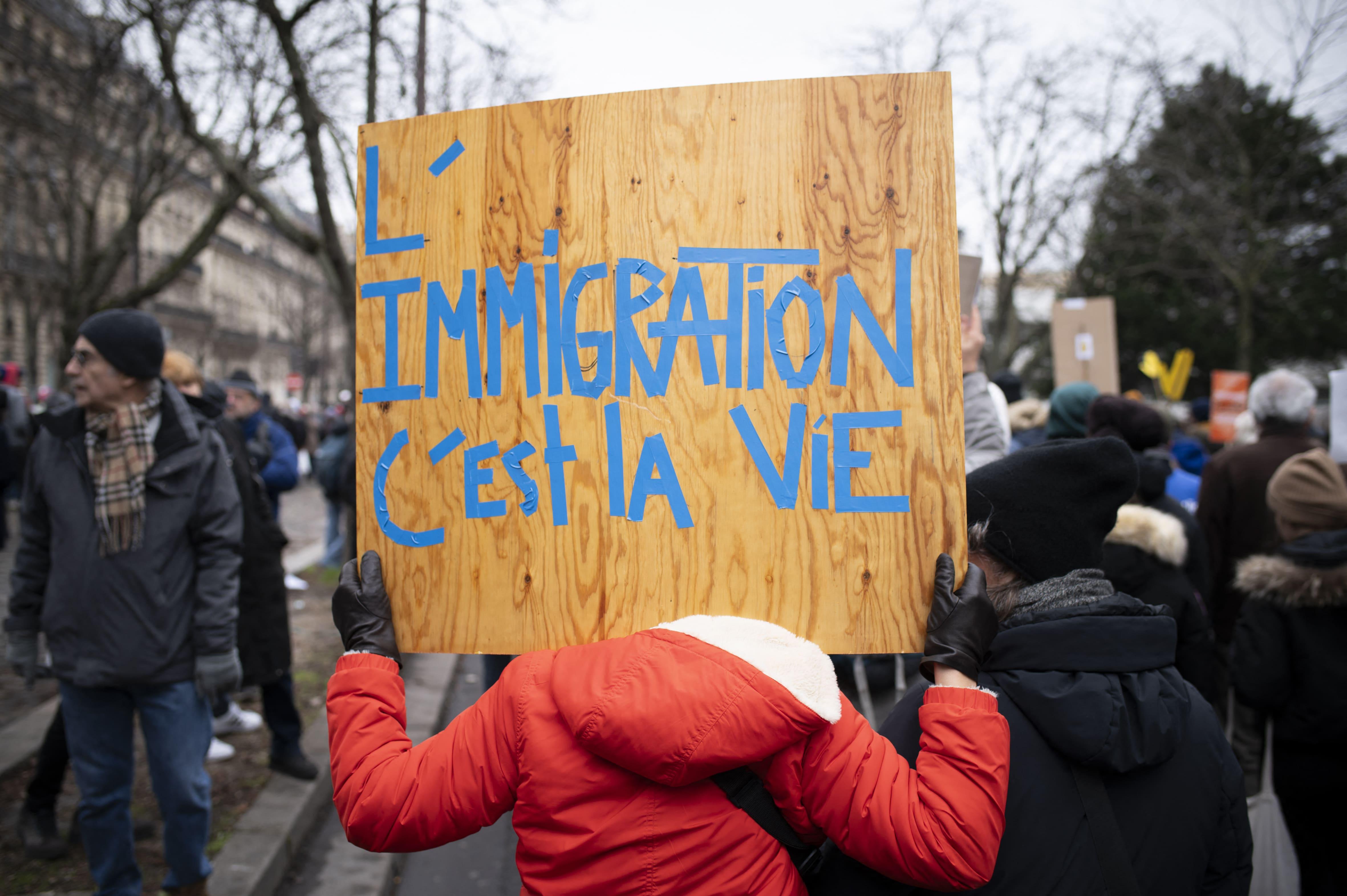 Mariage, achat immobilier, inscription à l’université… les droits surprenants des individus sous OQTF