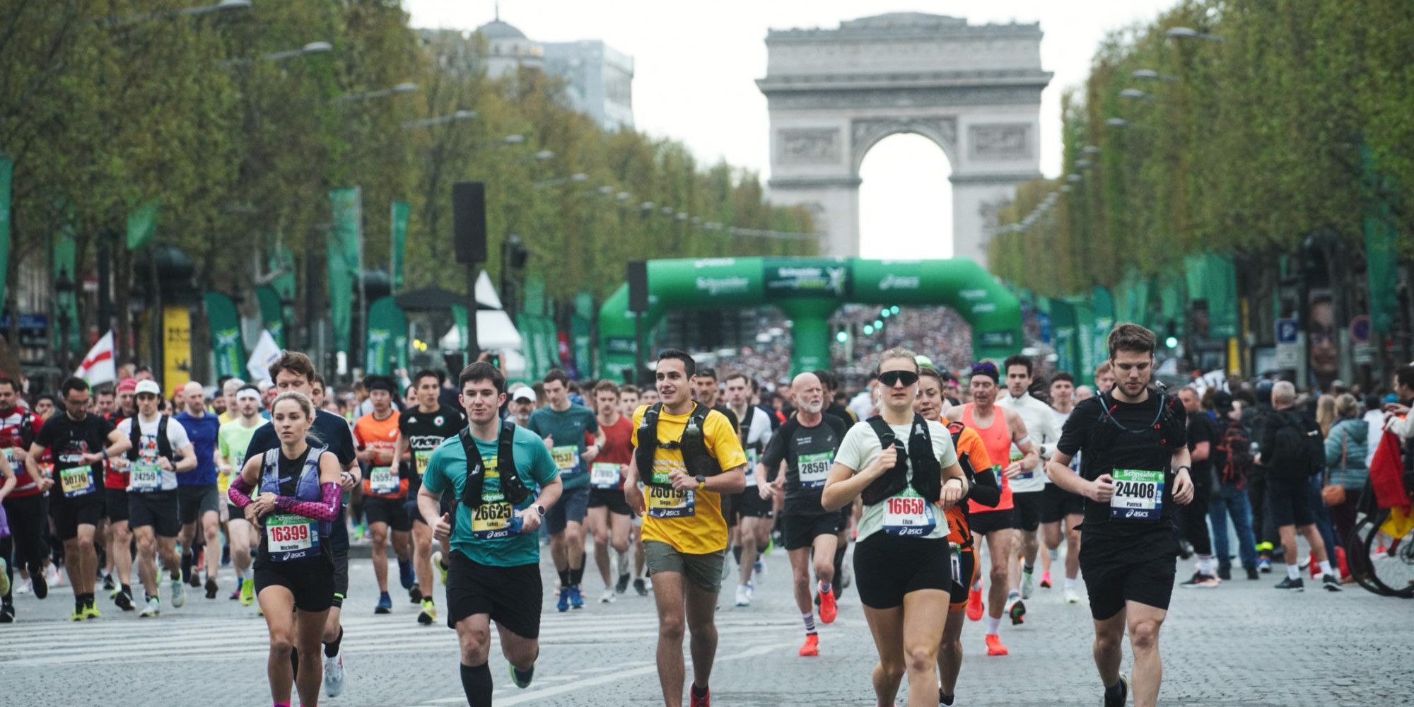 REPORTAGE – Marathon de Paris : dans les pas de Louis Derrien, en hommage à son frère disparu