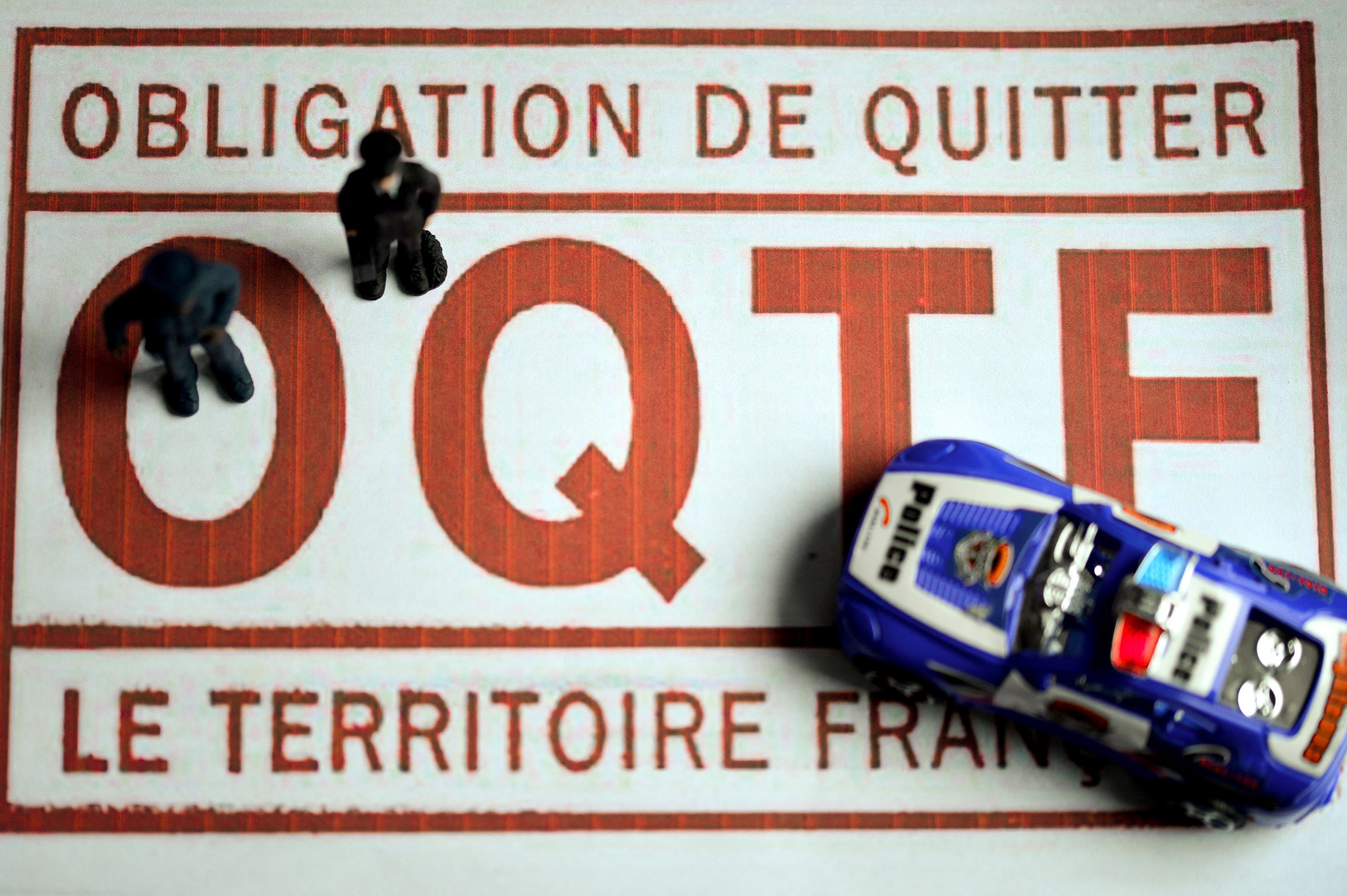 SONDAGE – 61% des Français favorables à l’enfermement des étrangers dangereux sous OQTF à plusieurs milliers de kilomètres de la métropole