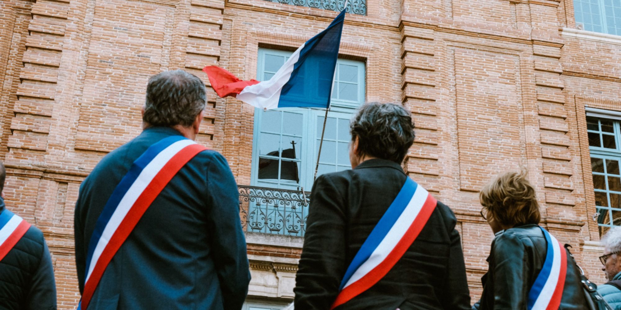 Listes paritaires pour les communes de moins de 1.000 habitants : nouveau casse-tête ou faux débat pour les villages ?