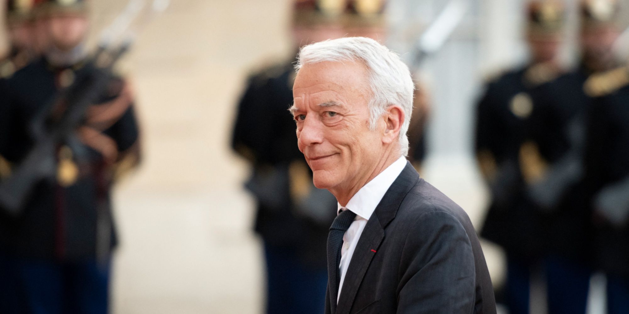 Droits de douane : des centaines de milliers d’emplois menacés en France, selon le président du Medef