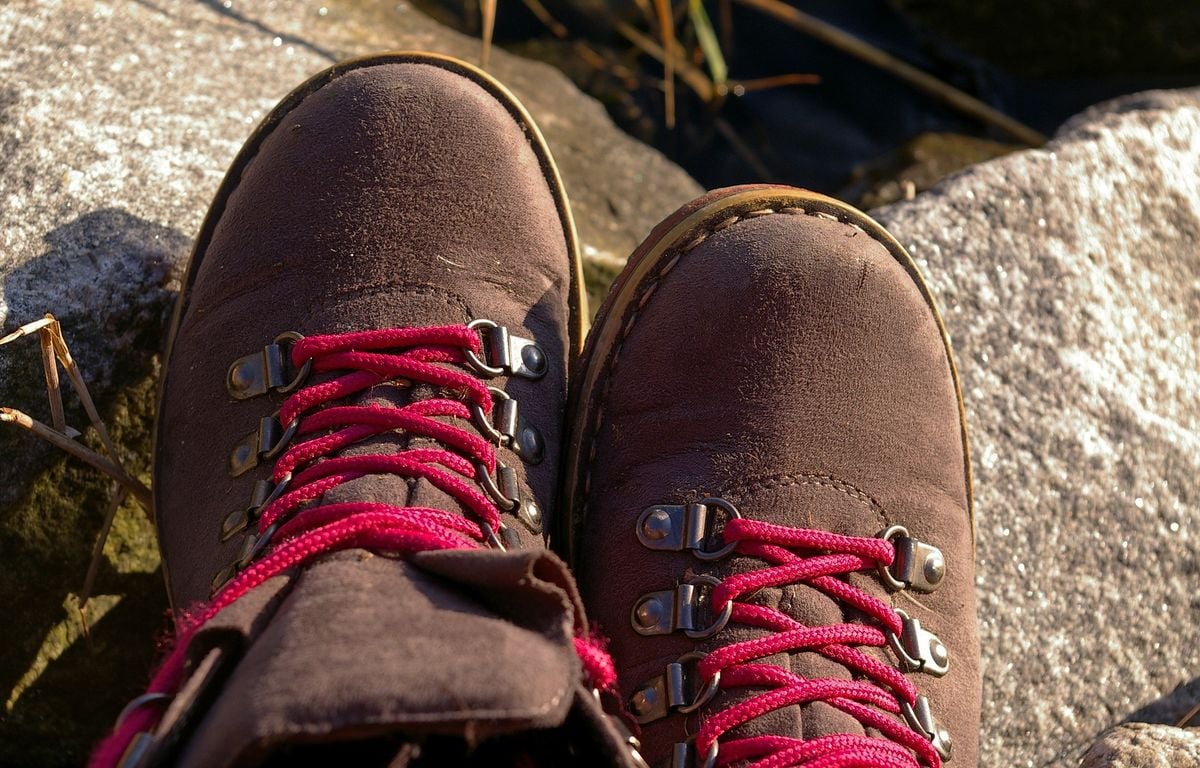 Californie : Il fait une chute de 30 mètres et reste suspendu plus d’une heure à ses bâtons de randonnée