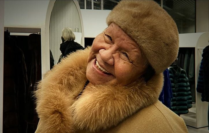 La Britannique, soupçonnée d’arnaque dans un docu Netflix, inculpée pour escroquerie