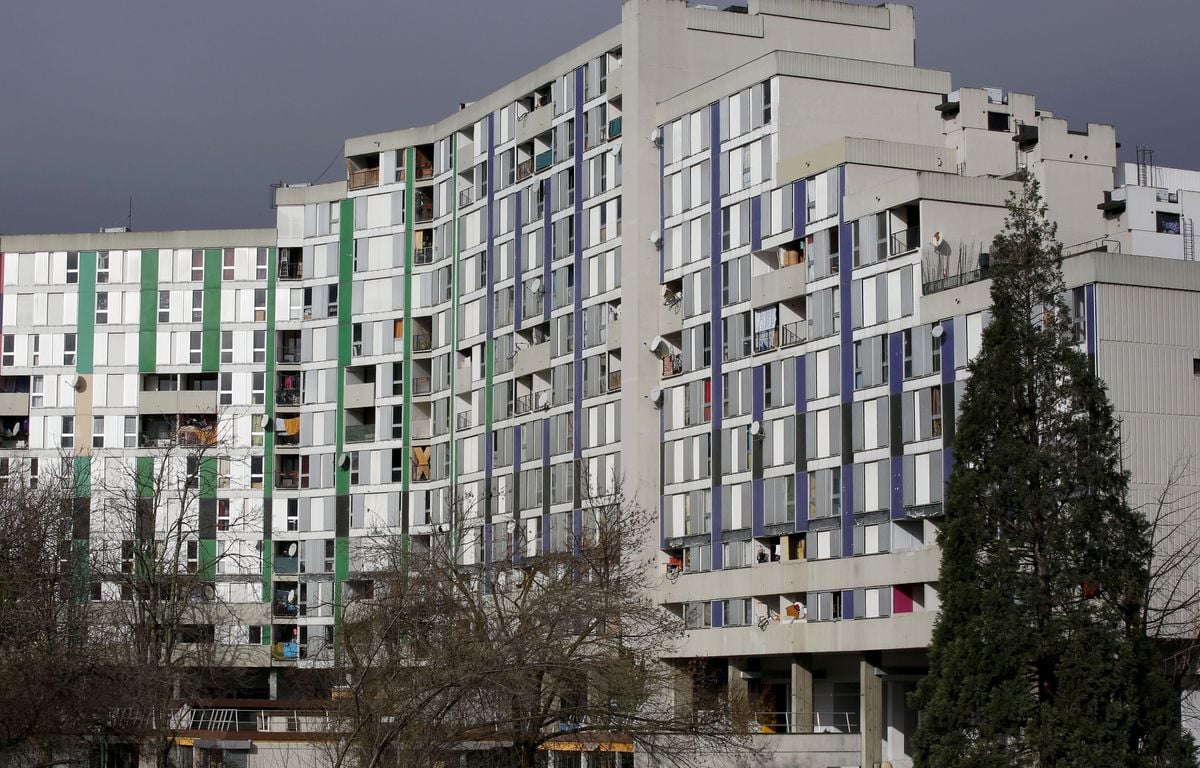 Grenoble : Un homme de 45 ans retrouvé grièvement blessé dans une voiture après une fusillade en pleine journée