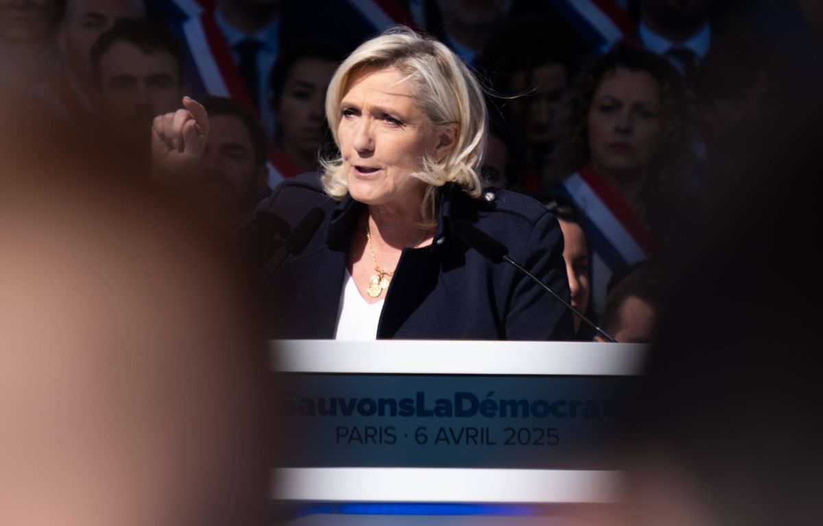 Marine Le Pen condamnée : Un homme interpellé pour des menaces de mort sur la juge