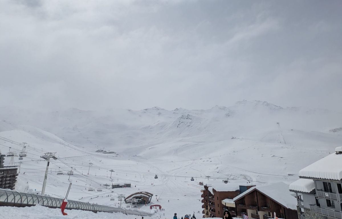Chutes de neige dans les Alpes : La personne ensevelie dans une avalanche en Savoie est décédée