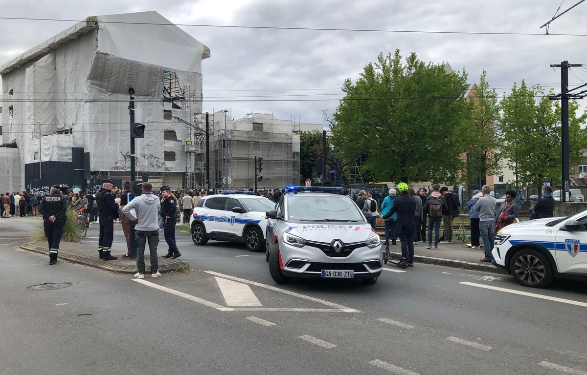 Attaque au couteau à Nantes : Un recueillement organisé devant l’établissement, une cellule psychologique ouverte
