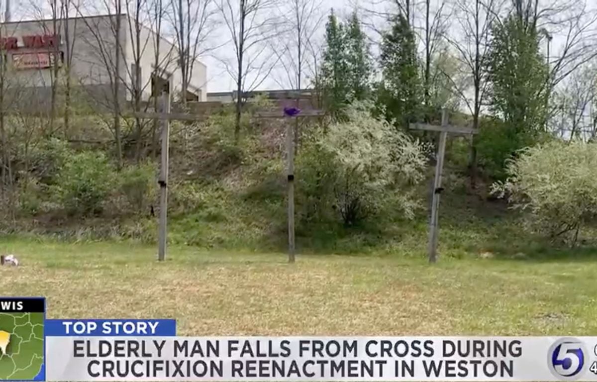 Etats-Unis : Un octogénaire gravement blessé en tombant d’une croix lors d’une reconstitution