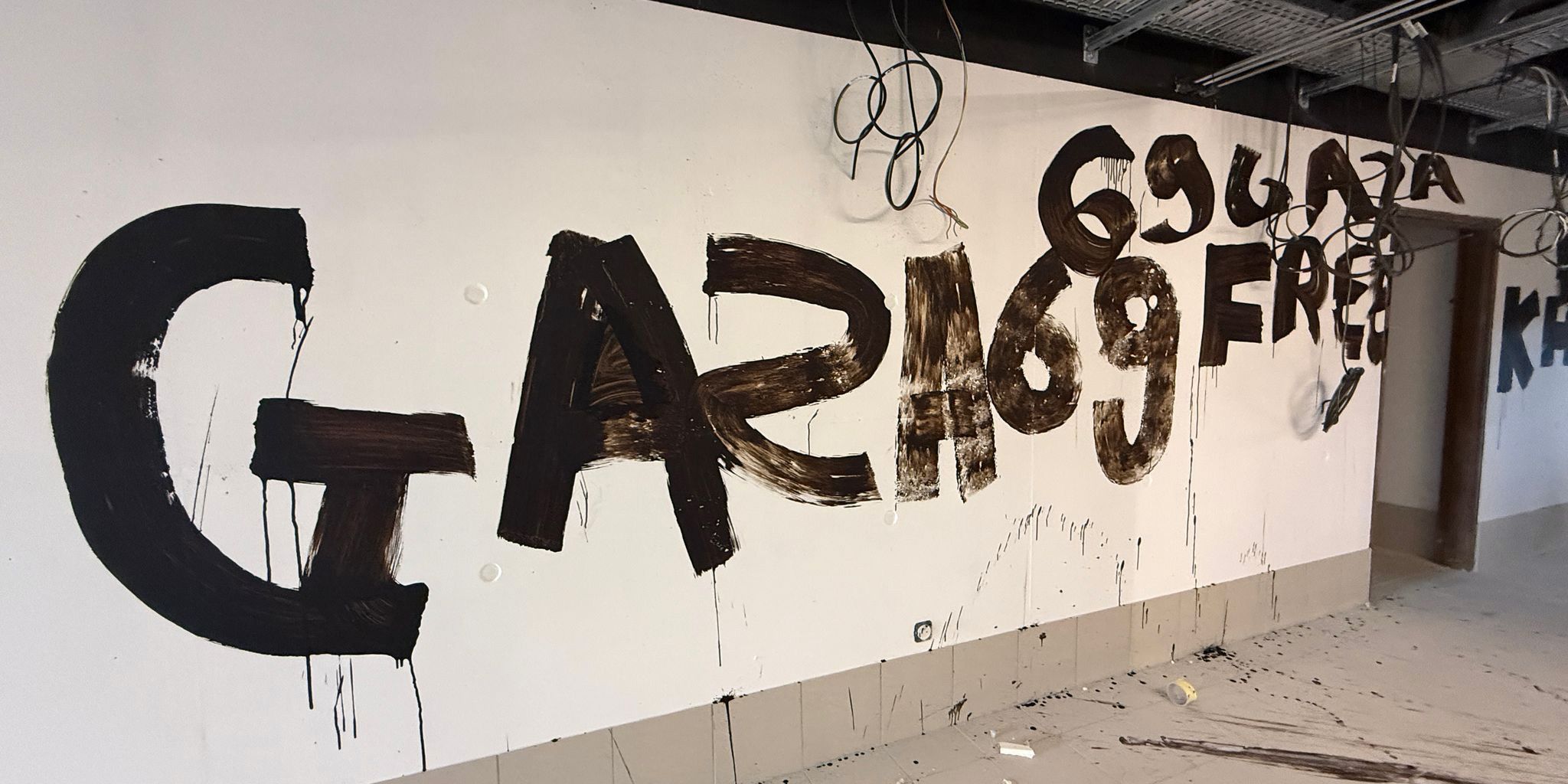 Rhône : le chantier du gymnase de Meyzieu vandalisé et recouvert de tags pro-Gaza