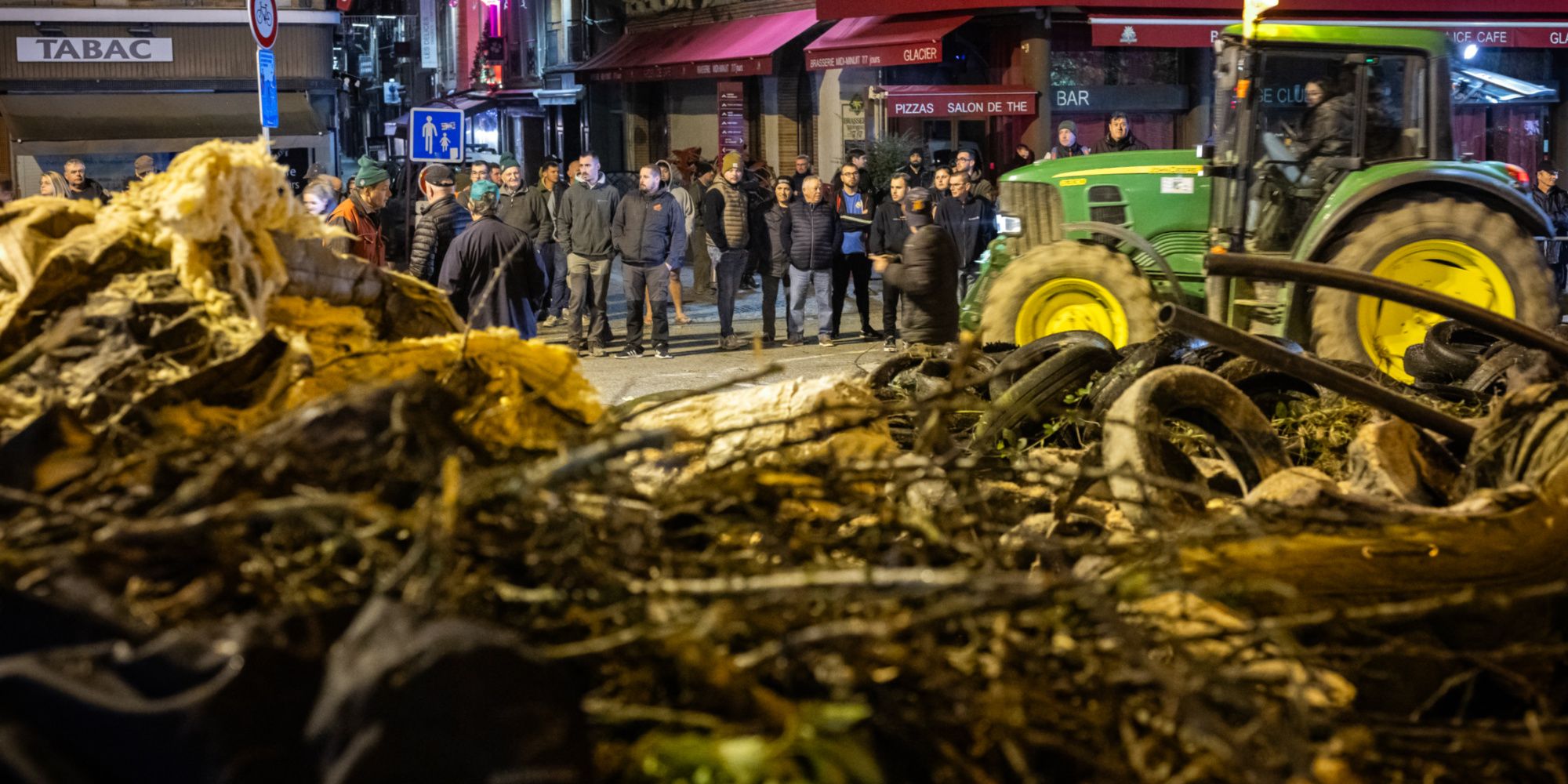 «Stop aux contrôles» : des agriculteurs bloquent un lycée agricole de Montauban