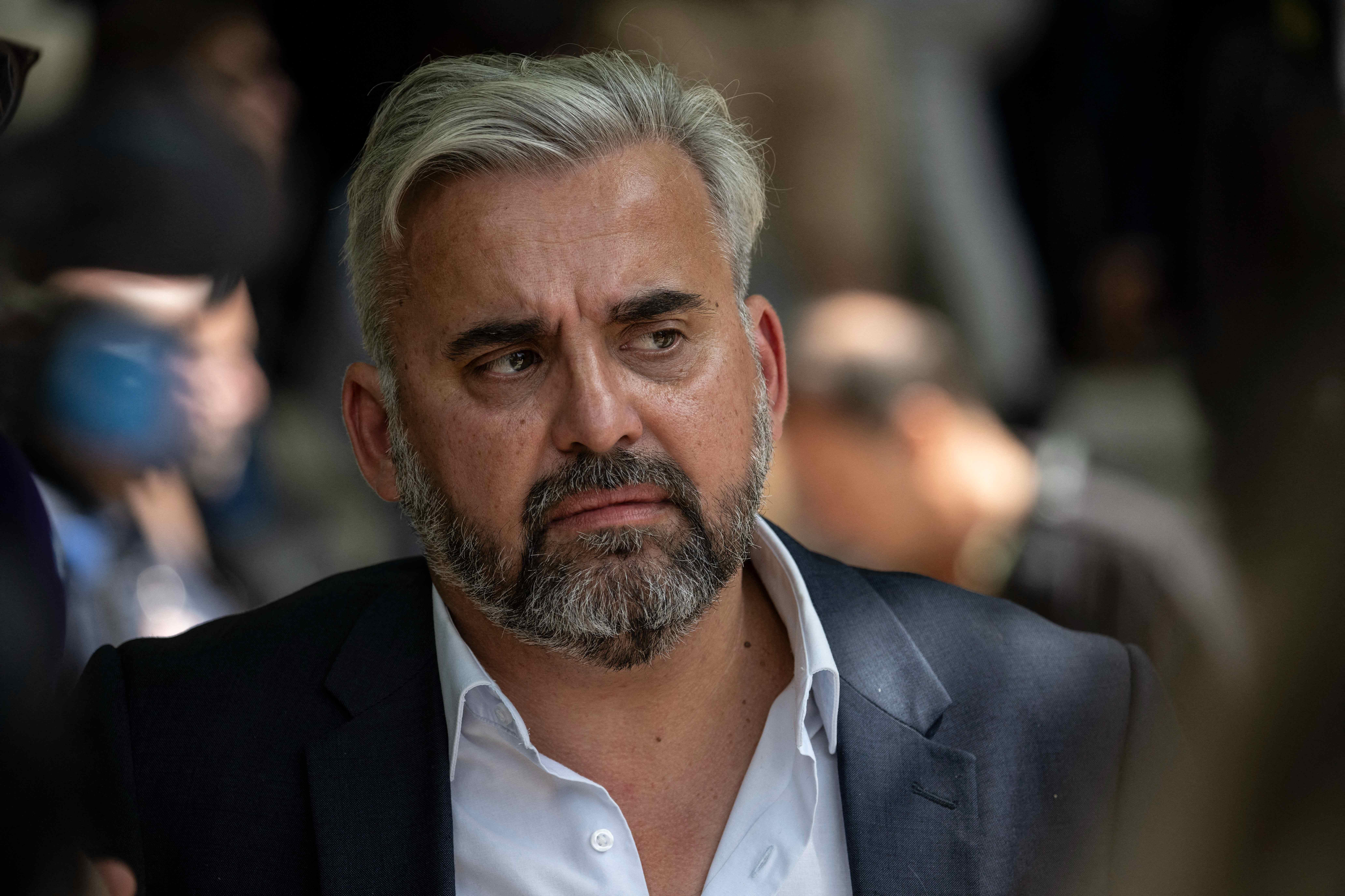 Statues, crèches, jours fériés : la gauche en croisade contre l’héritage chrétien de la France