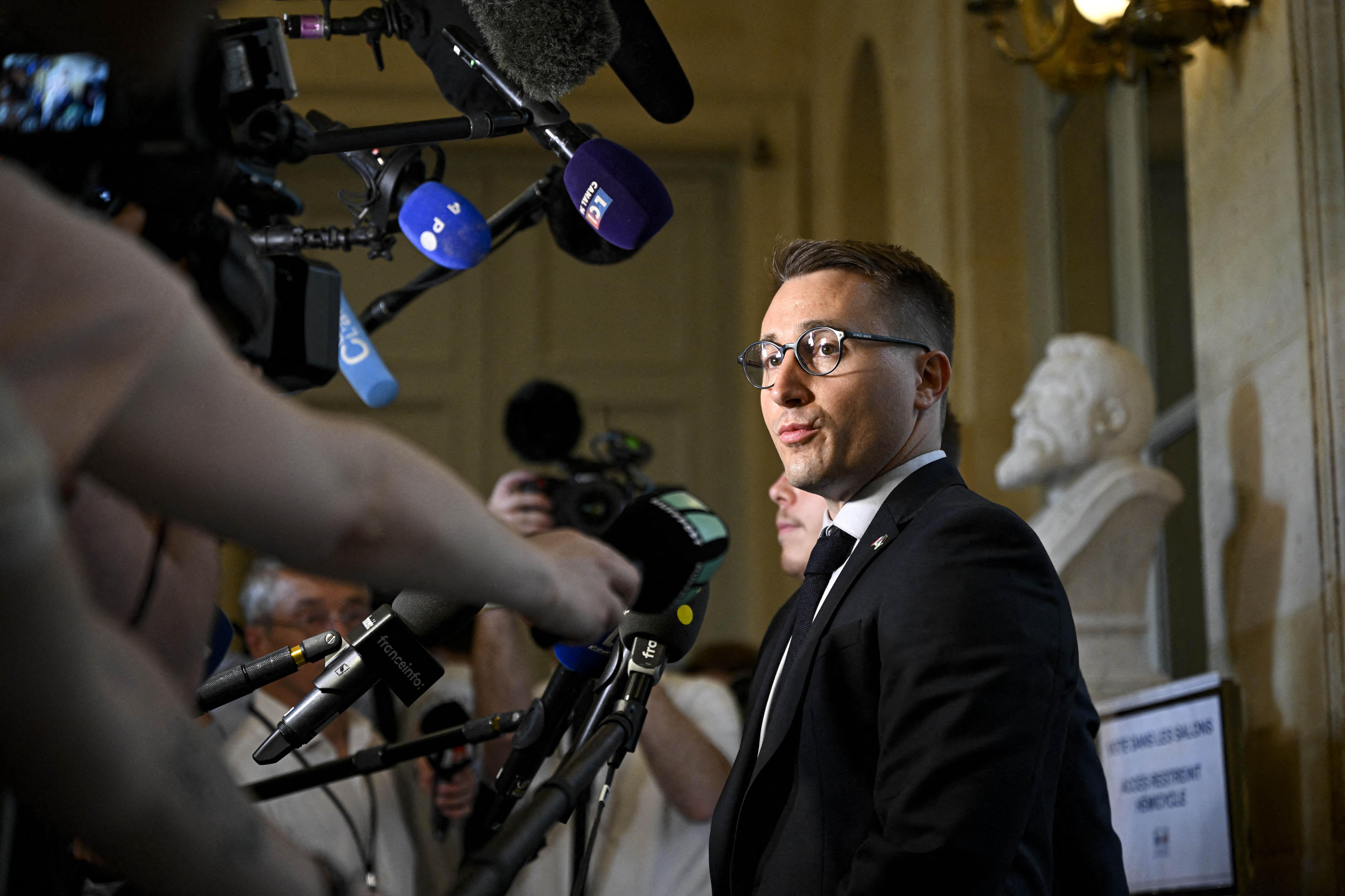 Antoine Léaument, syndicaliste des dealers ? ; Bardella se tient prêt pour 2027… Les coulisses du JDNews