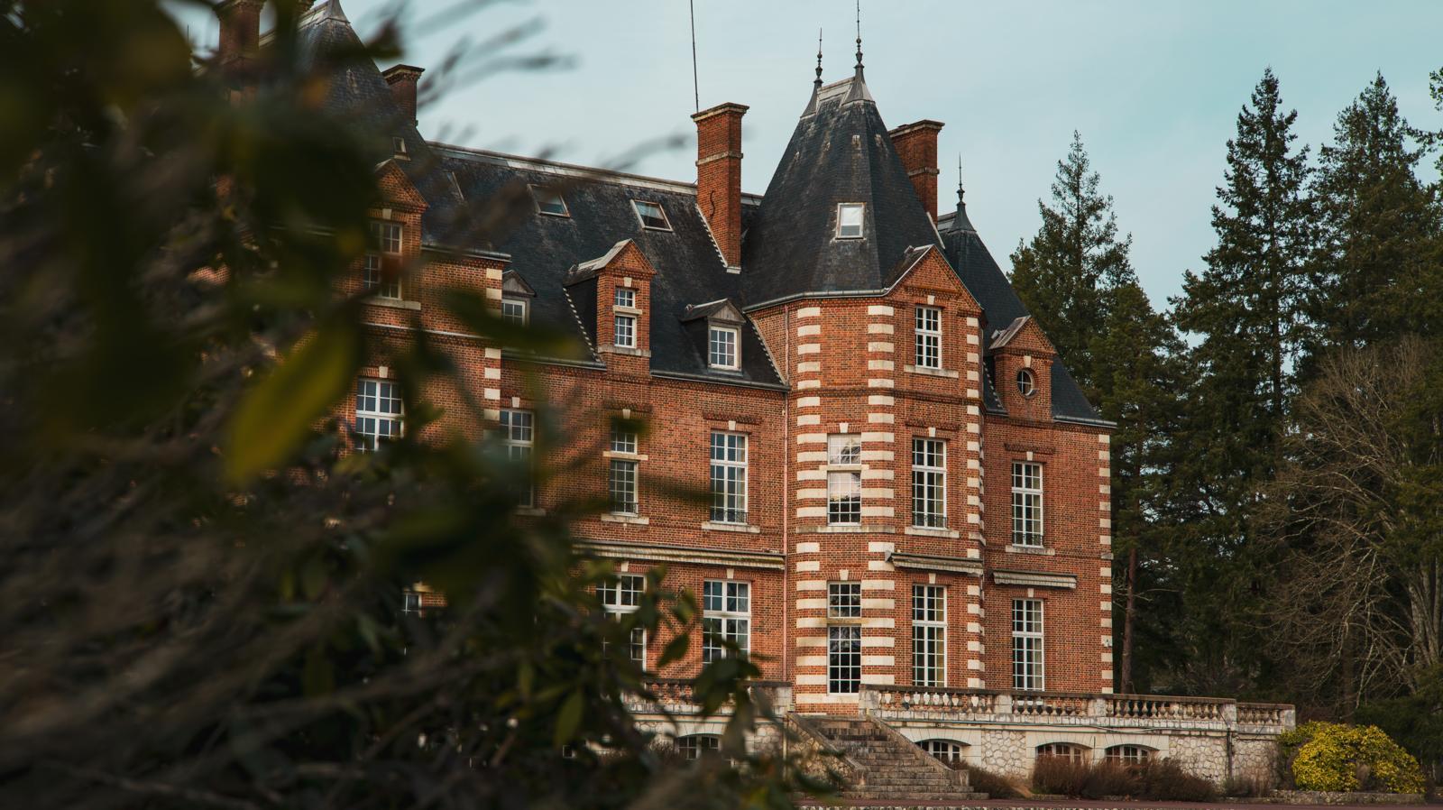 Académie Saint-Louis en Sologne : un pensionnat très british qui fait bondir la gauche