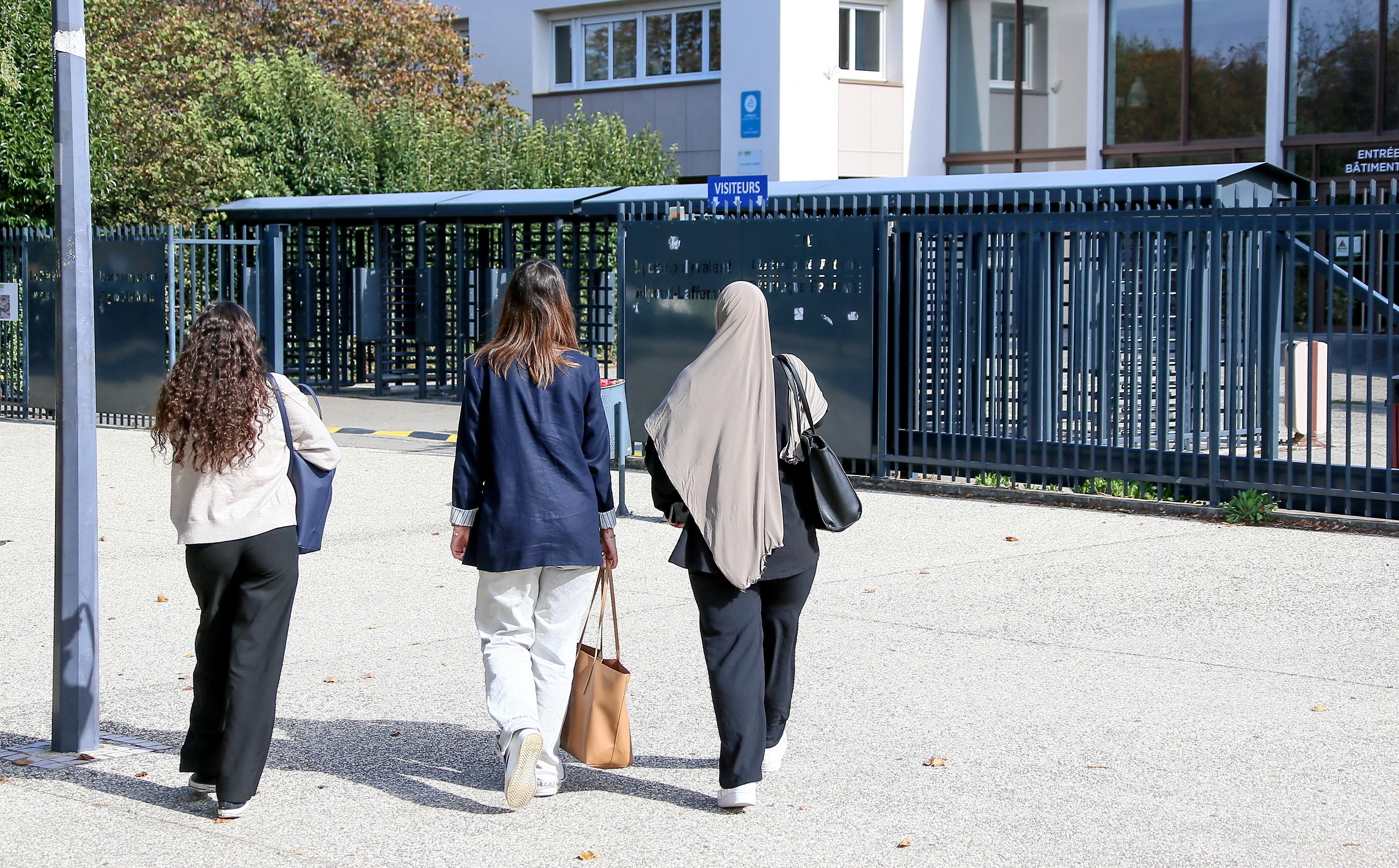 Signes religieux à l’école : une laïcité à géométrie variable ?