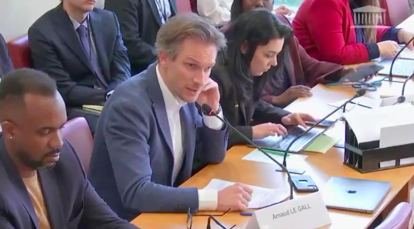 «J.D. Vance au pèlerinage de Chartres» ? Un député LFI se fait avoir par un poisson d’avril