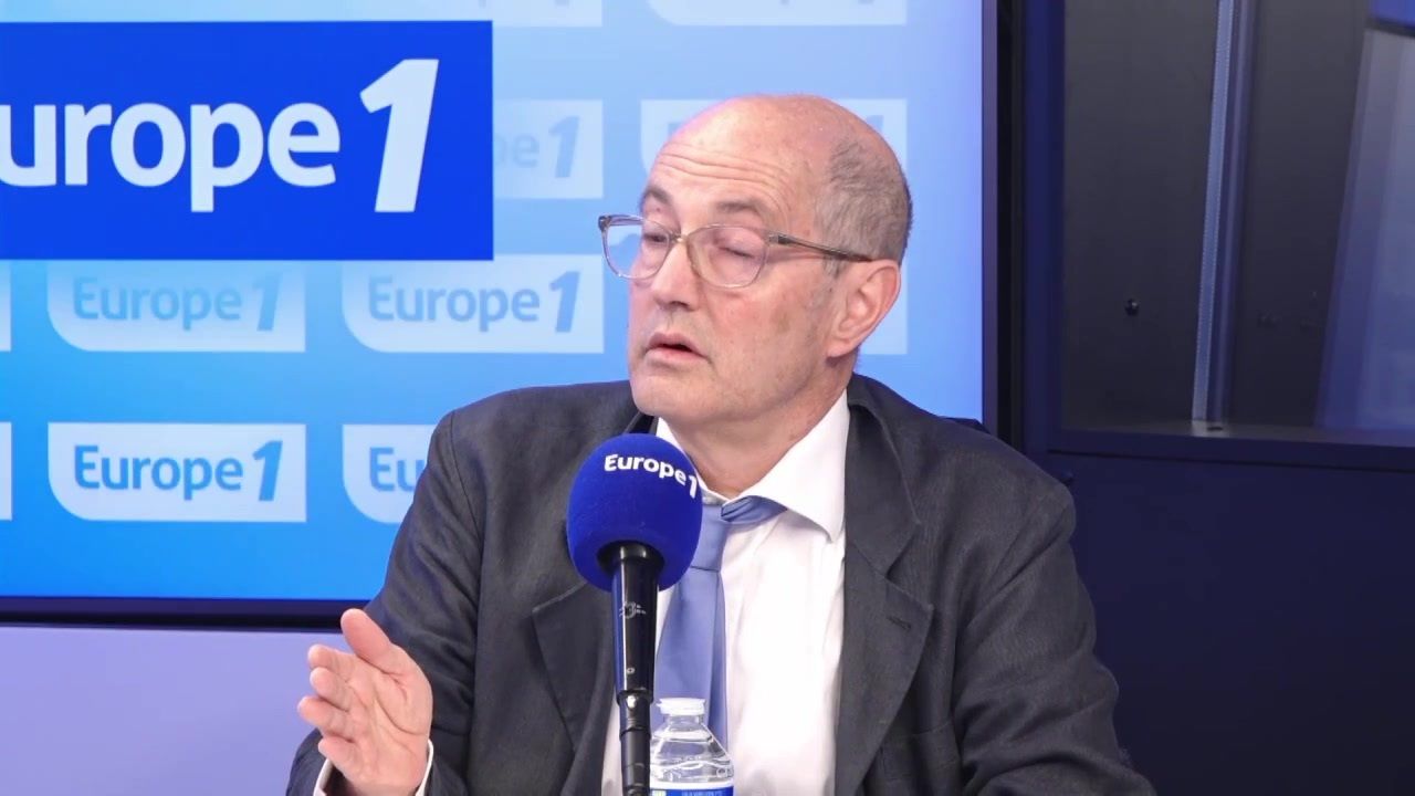 Les drapeaux en berne en hommage au pape sont-ils contraire à la laïcité ? La réponse d’un politologue