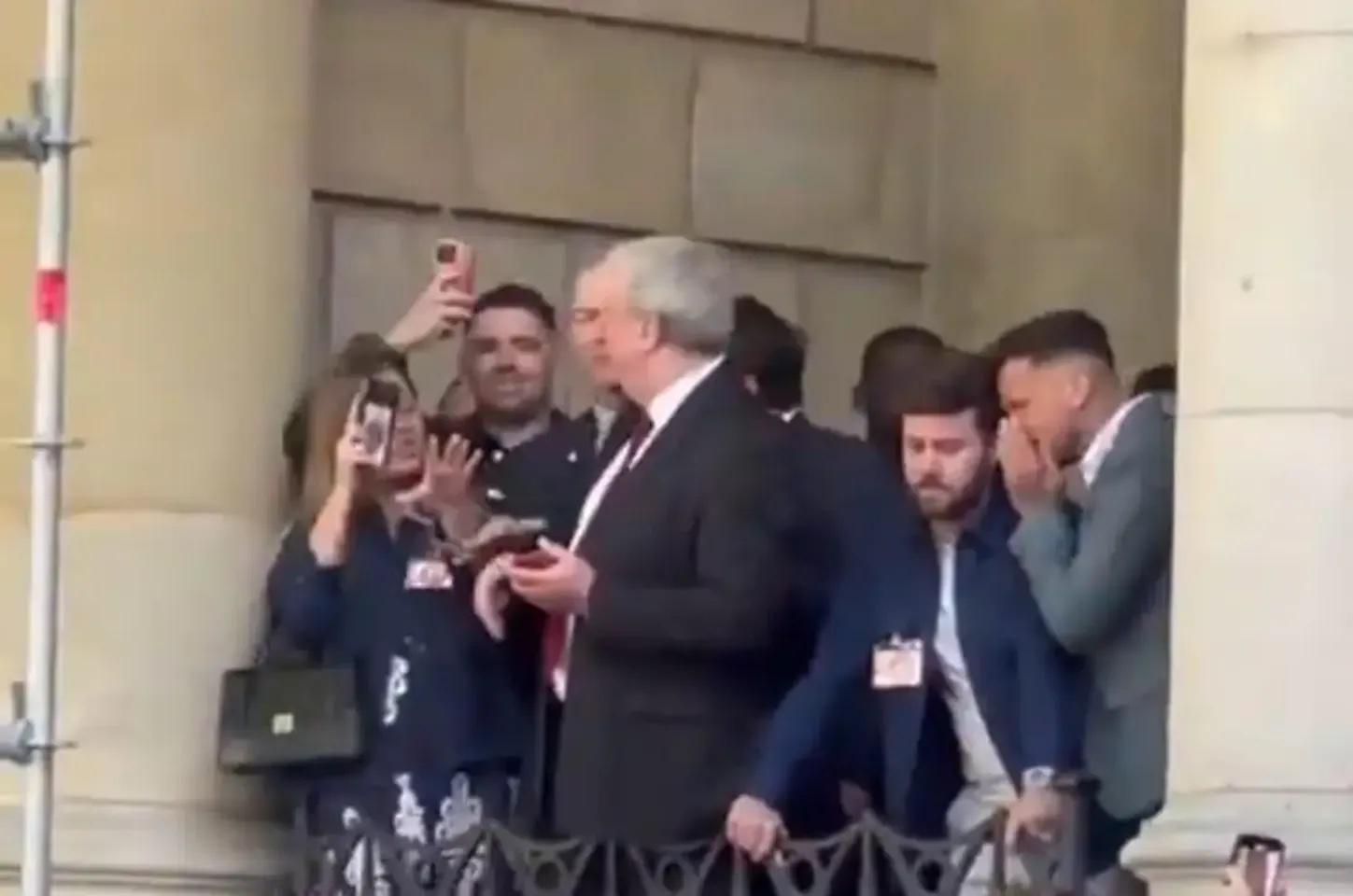 «Vive la liberté d’expression», «Achetez-le !» : des députés apportent leur soutien au magazine Frontières après la prise à partie de journalistes