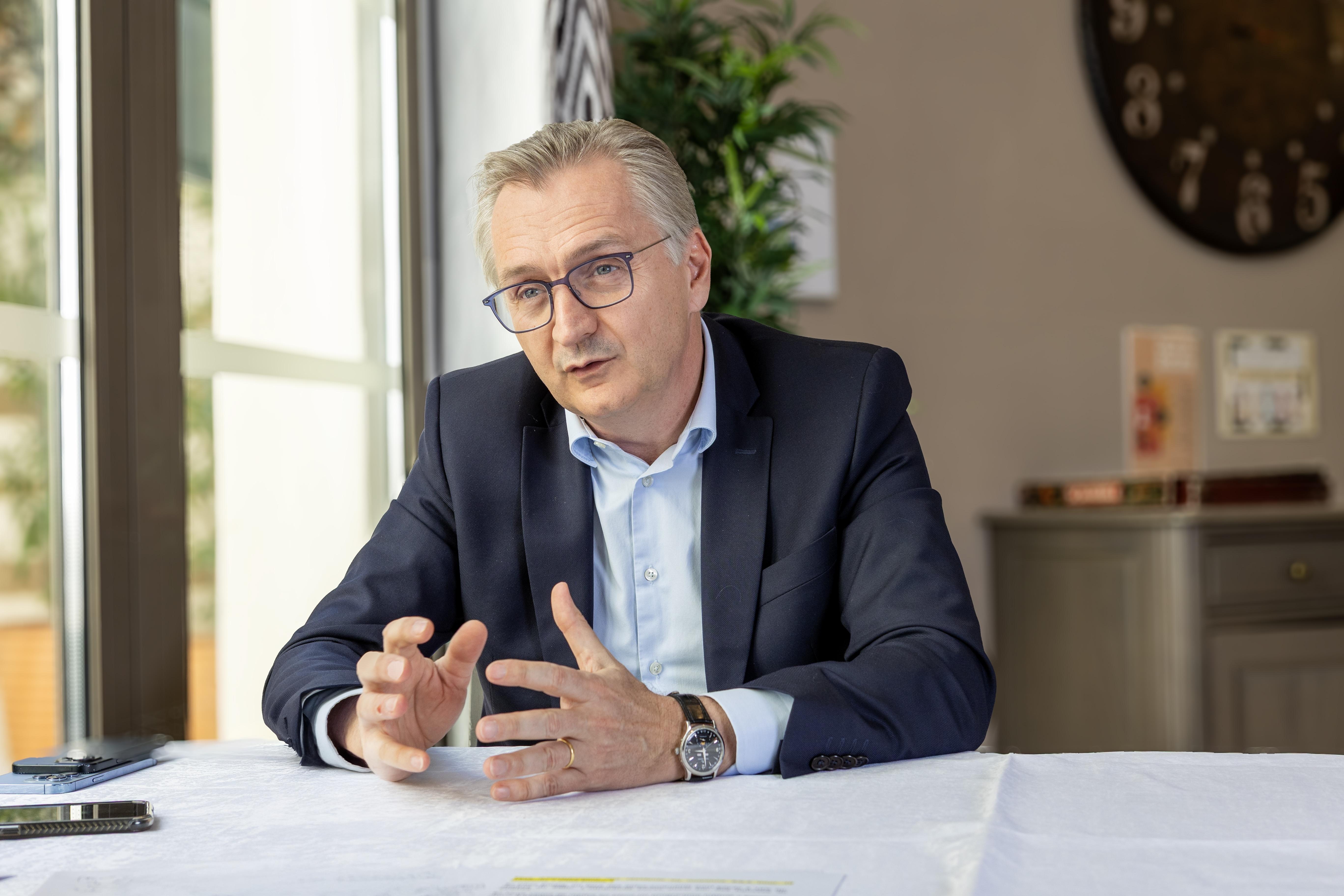 Scandale Orpea : le patron d’Emeis promet transparence, recrutement et hausse des salaires