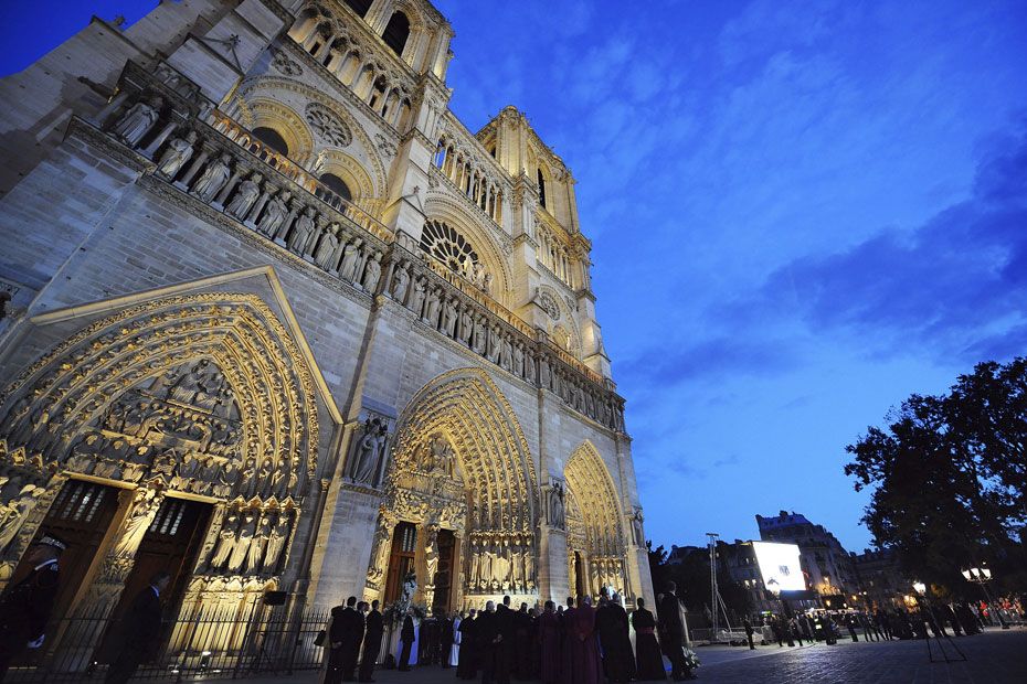 Emmanuel Macron va décorer les artisans de la reconstruction de Notre-Dame mardi