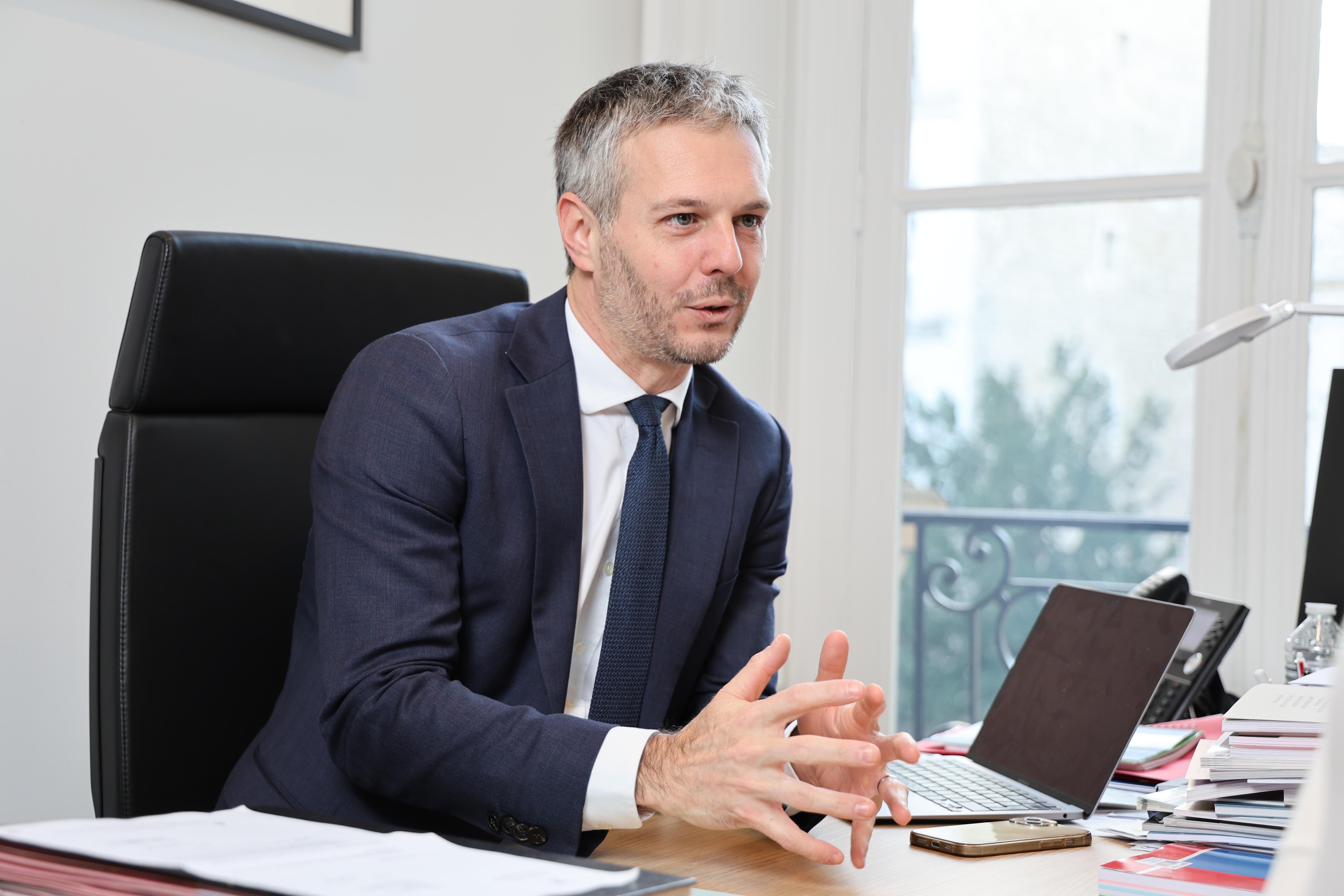 Place : la plateforme d’achats de l’État bradée au Canada ?