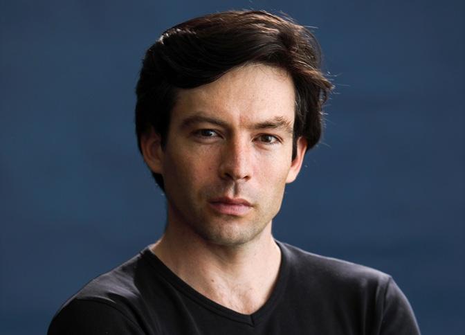 «Un temps de fête» : le poète Guillaume Decourt revient avec un recueil aussi frivole qu’élégant