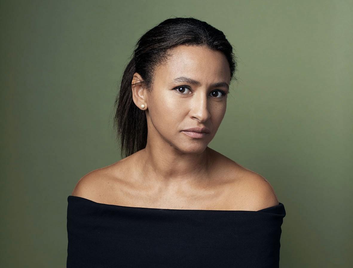 Léonie Simaga : de la Comédie-Française aux séries, le parcours hors norme d’une comédienne modèle