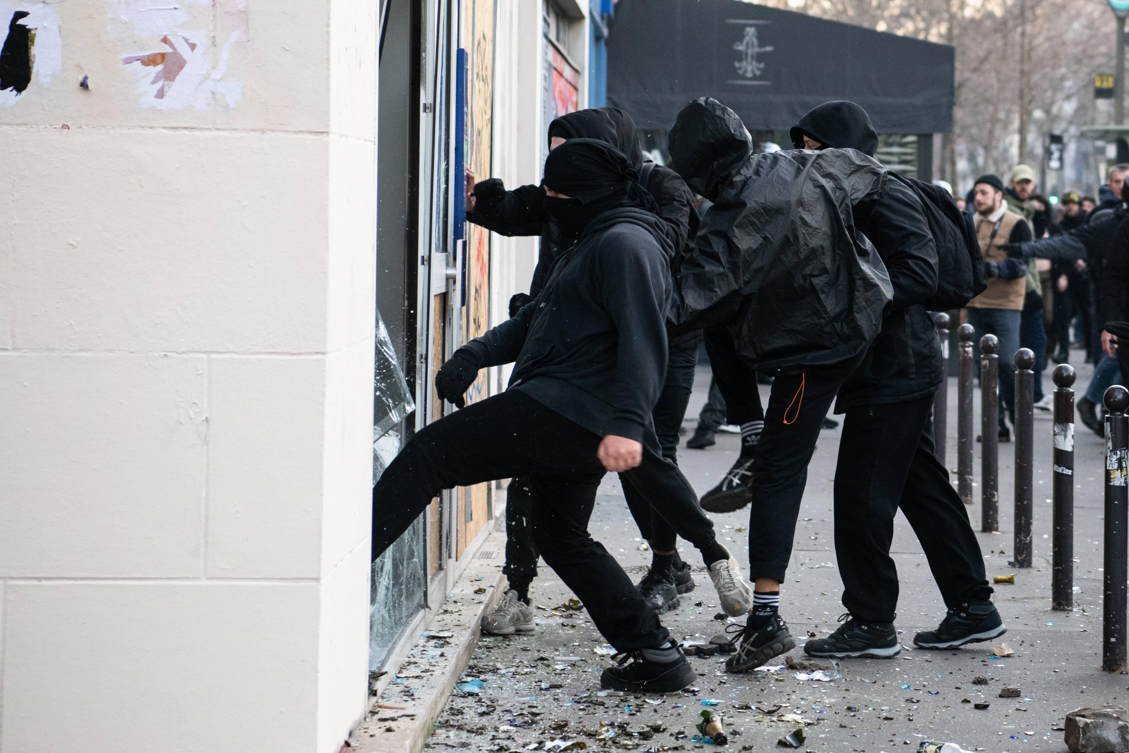 Sabotages, agressions et incendies : la France sous la pression de l’ultragauche