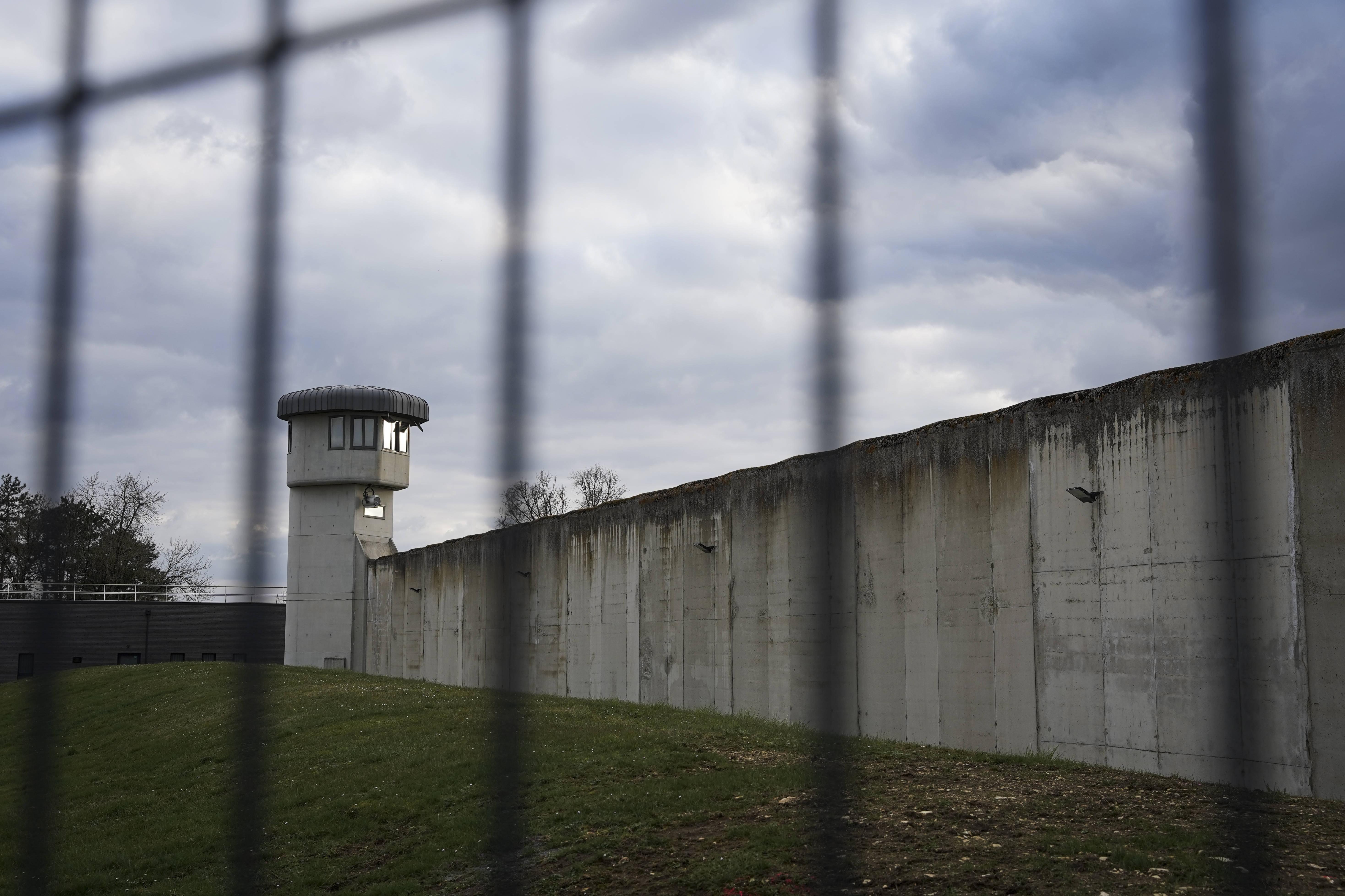 Toulon, Marseille, Nanterre : plusieurs prisons françaises visées par des attaques cette nuit