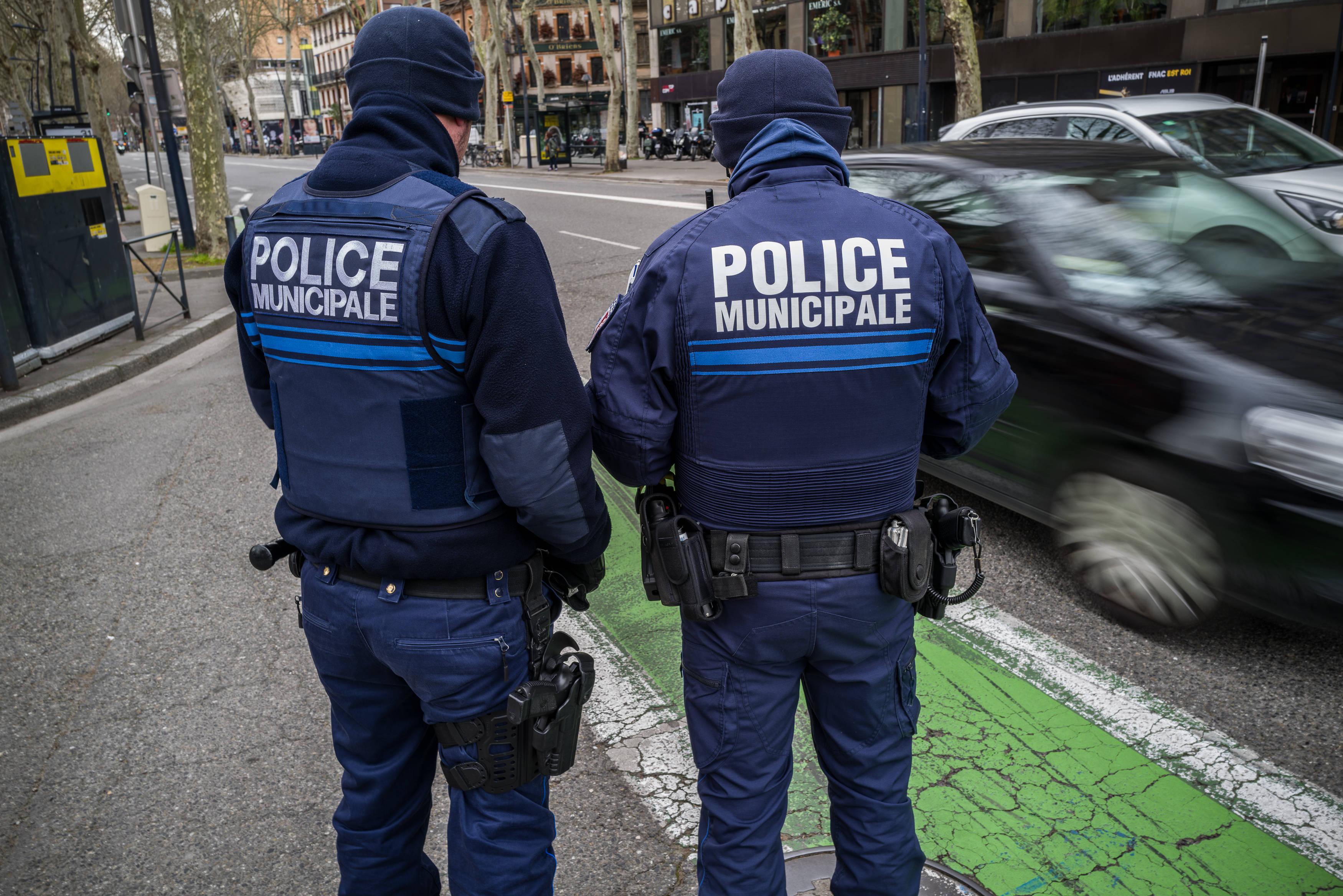 Saint-Nazaire : Écologistes et Insoumis s’insurgent contre le port d’armes des policiers