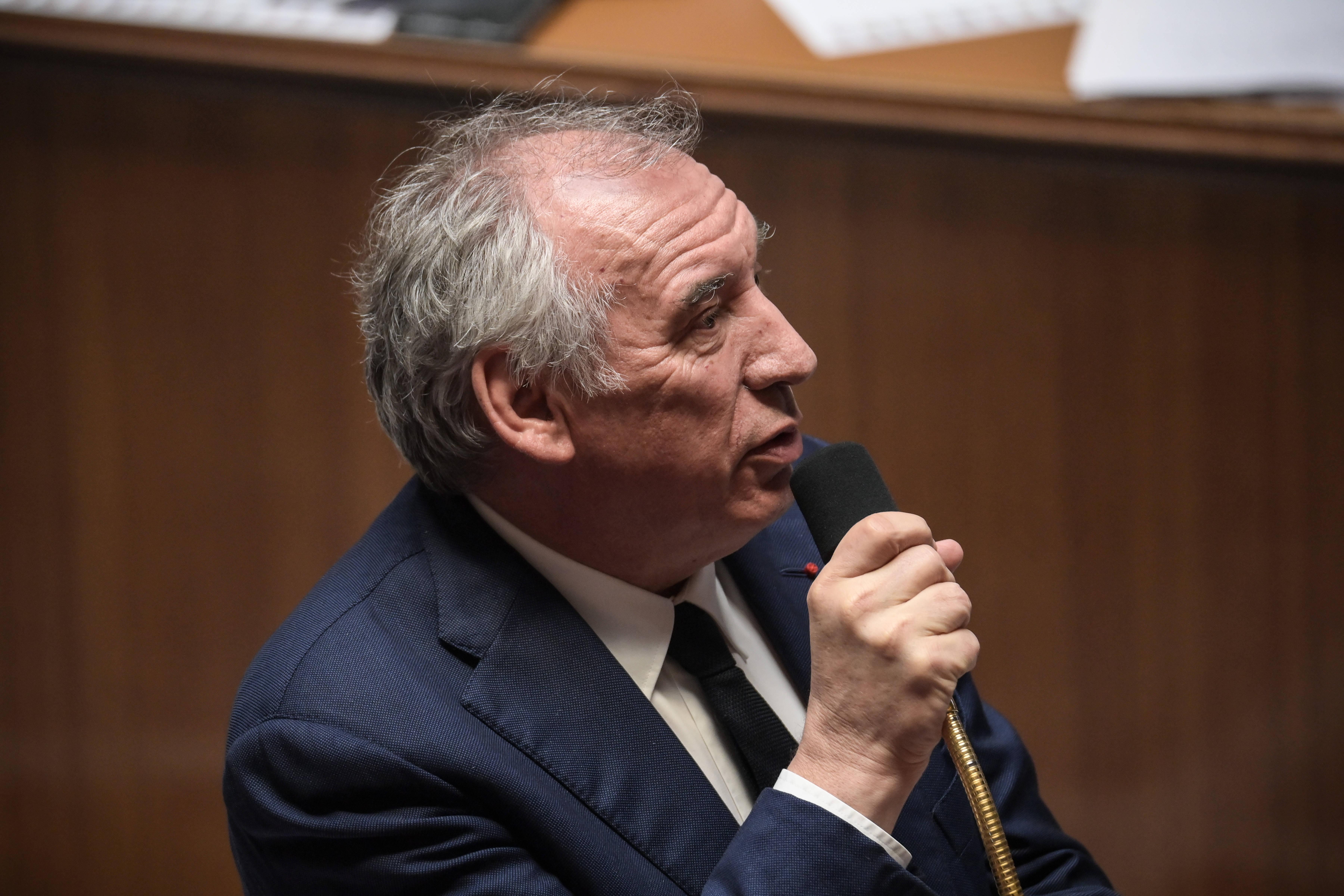 «Un nouvel impôt en préparation secrète» pour remplacer la taxe d’habitation ? Le gouvernement met les points sur le i