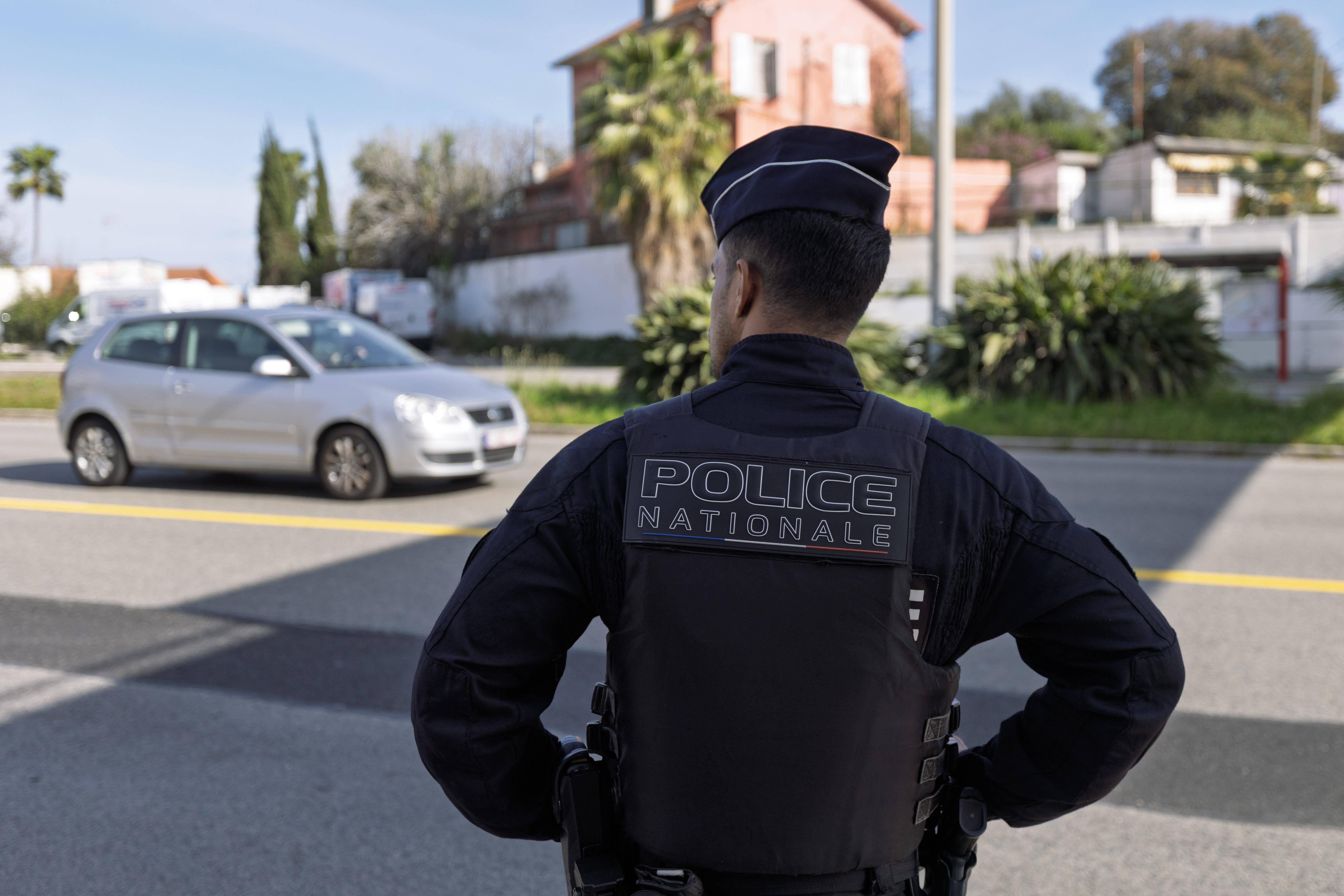 Yvelines : deux migrants algériens sous OQTF squattent une maison… et sont libérés sans poursuites